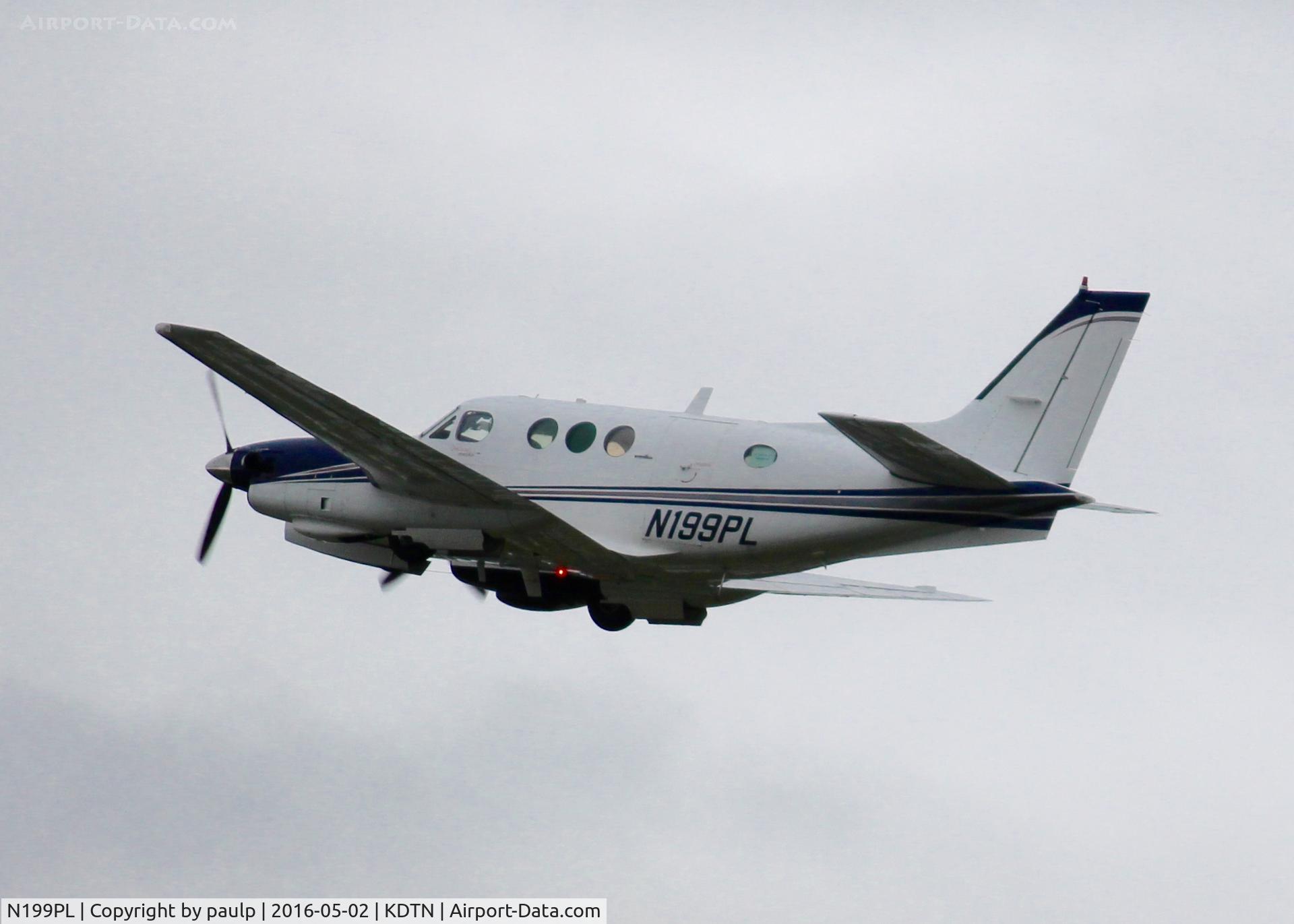 N199PL, 1976 Beech E-90 King Air C/N LW-167, At Downtown Shreveport.