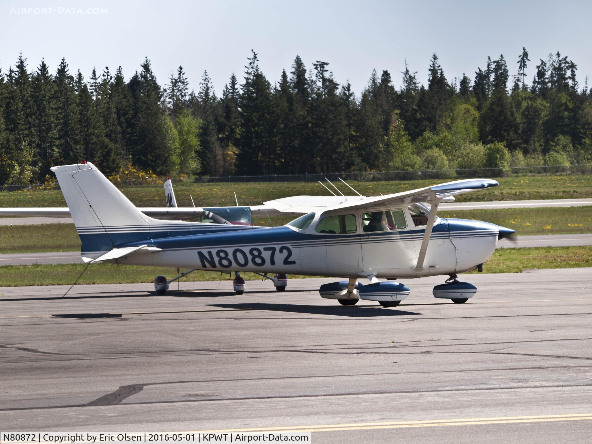 N80872, 1976 Cessna 172M C/N 17266784, Cessna 172M getting ready to depart Bremerton.