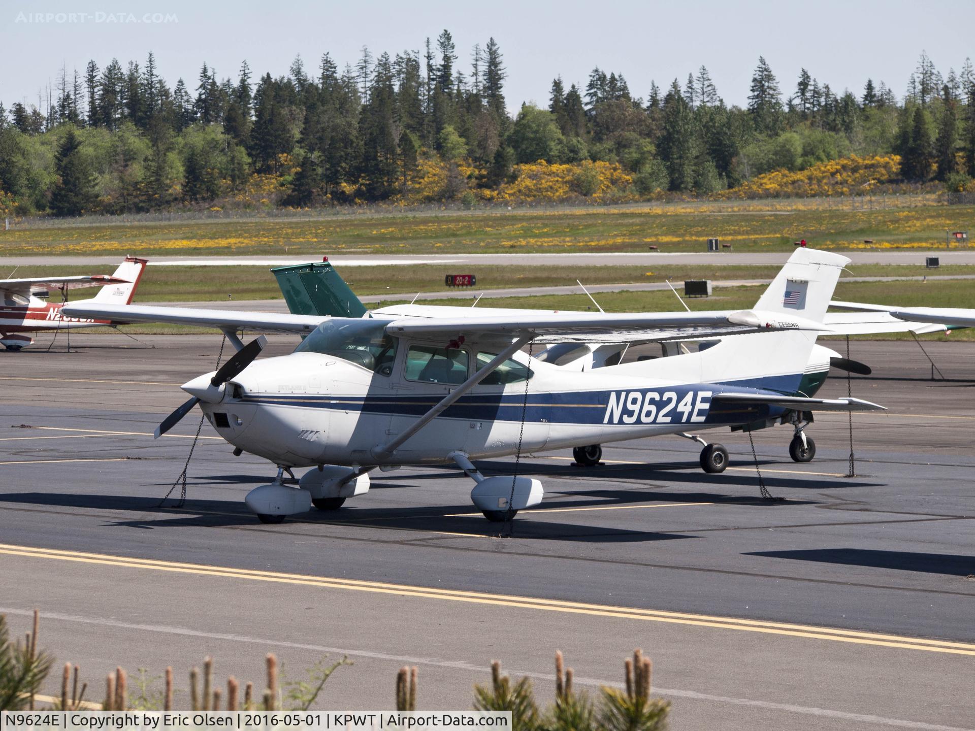N9624E, 1984 Cessna 182Q Skylane C/N 18268432, Cessna 182Q at Bremerton.
