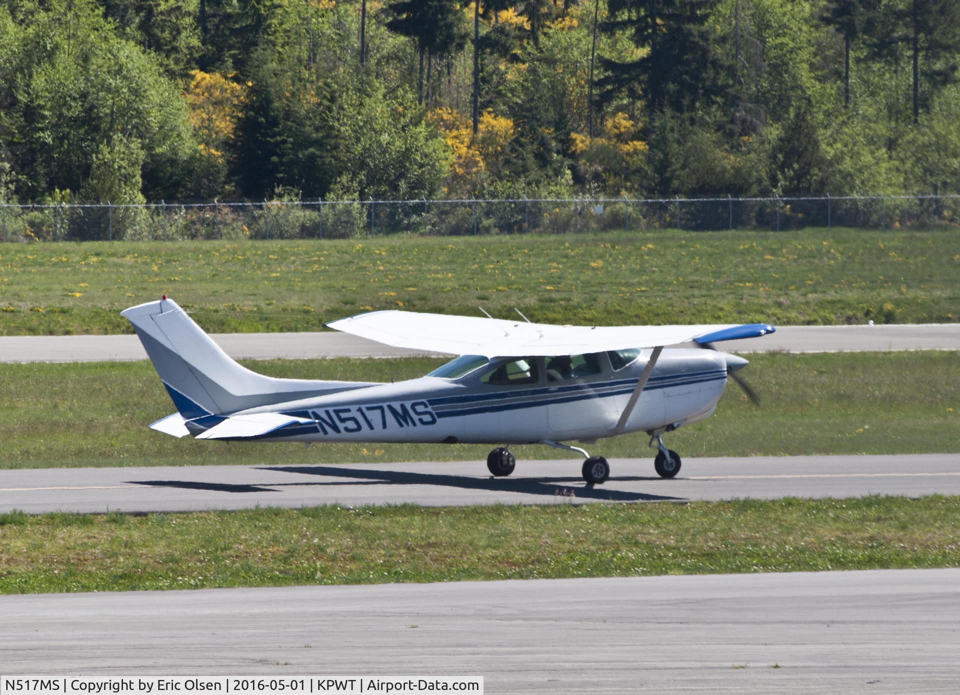 N517MS, 1978 Cessna R182 Skylane RG C/N R18200681, Cessna R182 taxing at Bremerton.