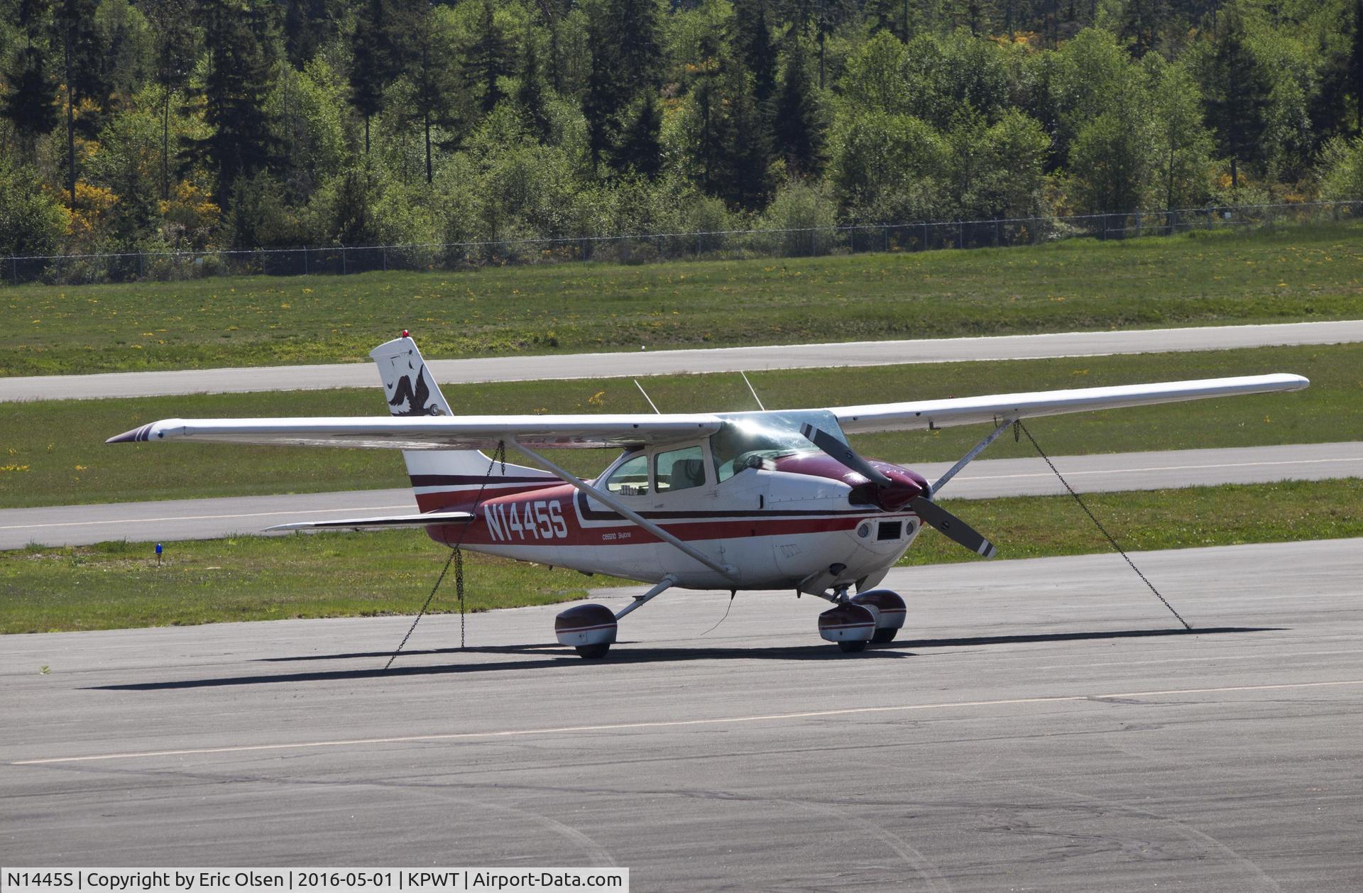 N1445S, 1976 Cessna 182P Skylane C/N 18264993, Cessna 182P at Bremerton.