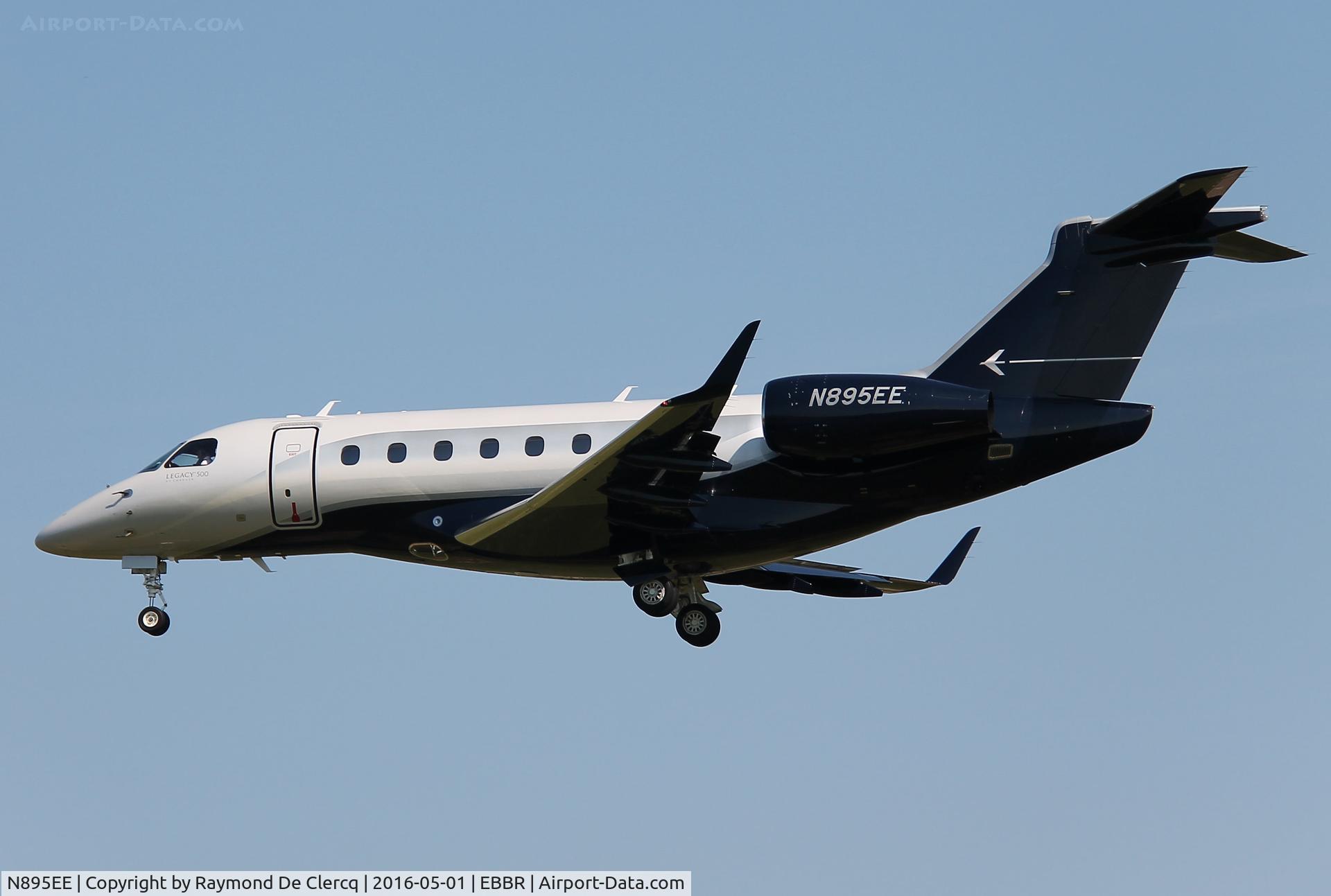 N895EE, 2015 Embraer EMB-550 Legacy 500 C/N 55000014, Landing at Brussels rwy 01.