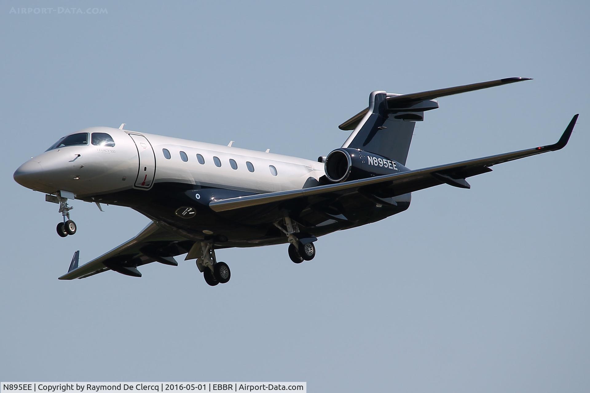 N895EE, 2015 Embraer EMB-550 Legacy 500 C/N 55000014, Short final at Brussels rwy 01.  Test reg. was PR-LGW.