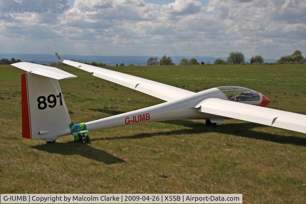 G-IUMB, Schleicher ASW-20L C/N 20386, Schleicher ASW-20L at The Yorkshire Gliding Club, Sutton Bank, N Yorks, April 2009.