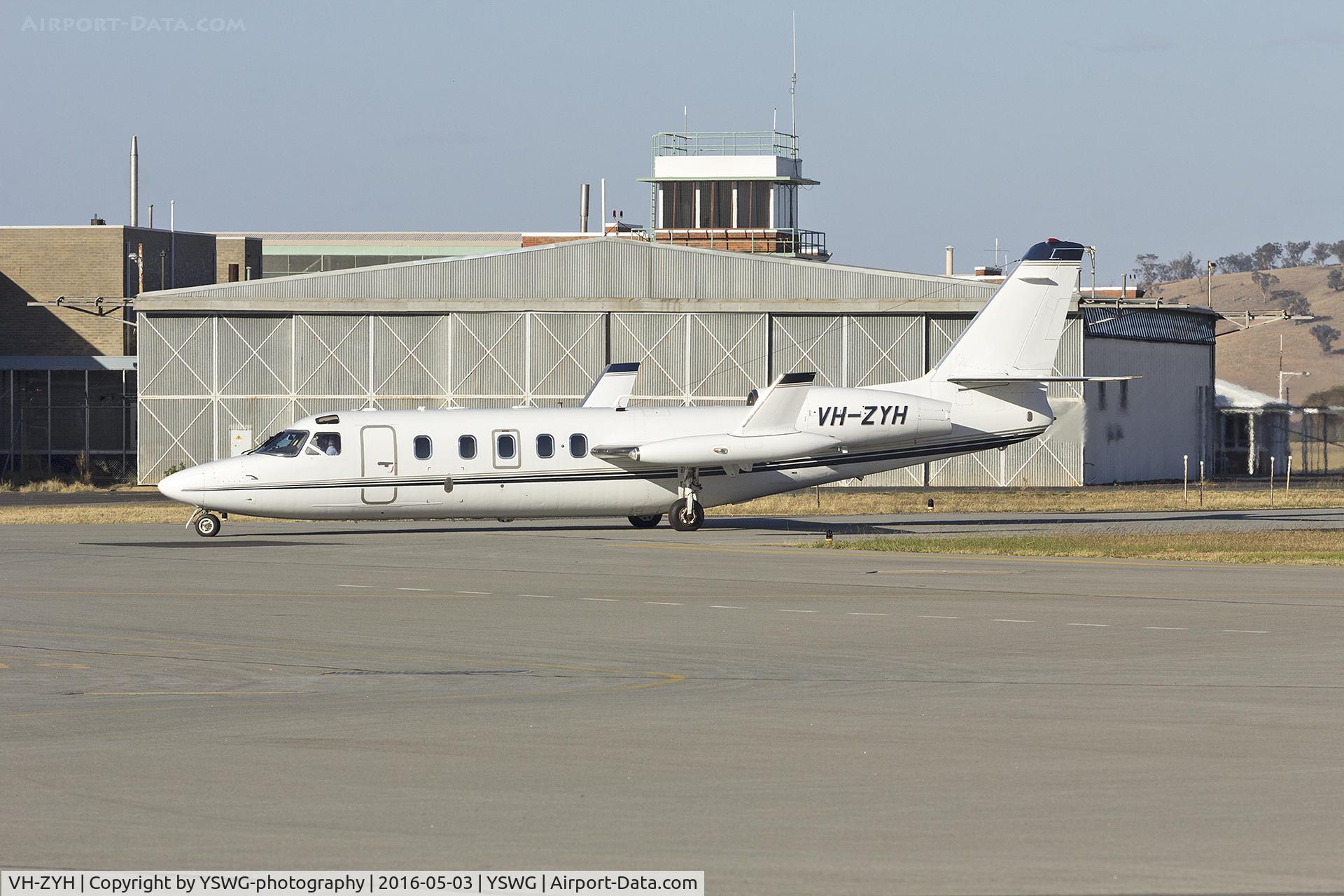 VH-ZYH, 1983 Israel Aircraft Industries IAI-1124A Westwind II C/N 376, Oberon Aviation Services (VH-ZYH) IAI 1124A Westwind II taxiing at Wagga Wagga Airport