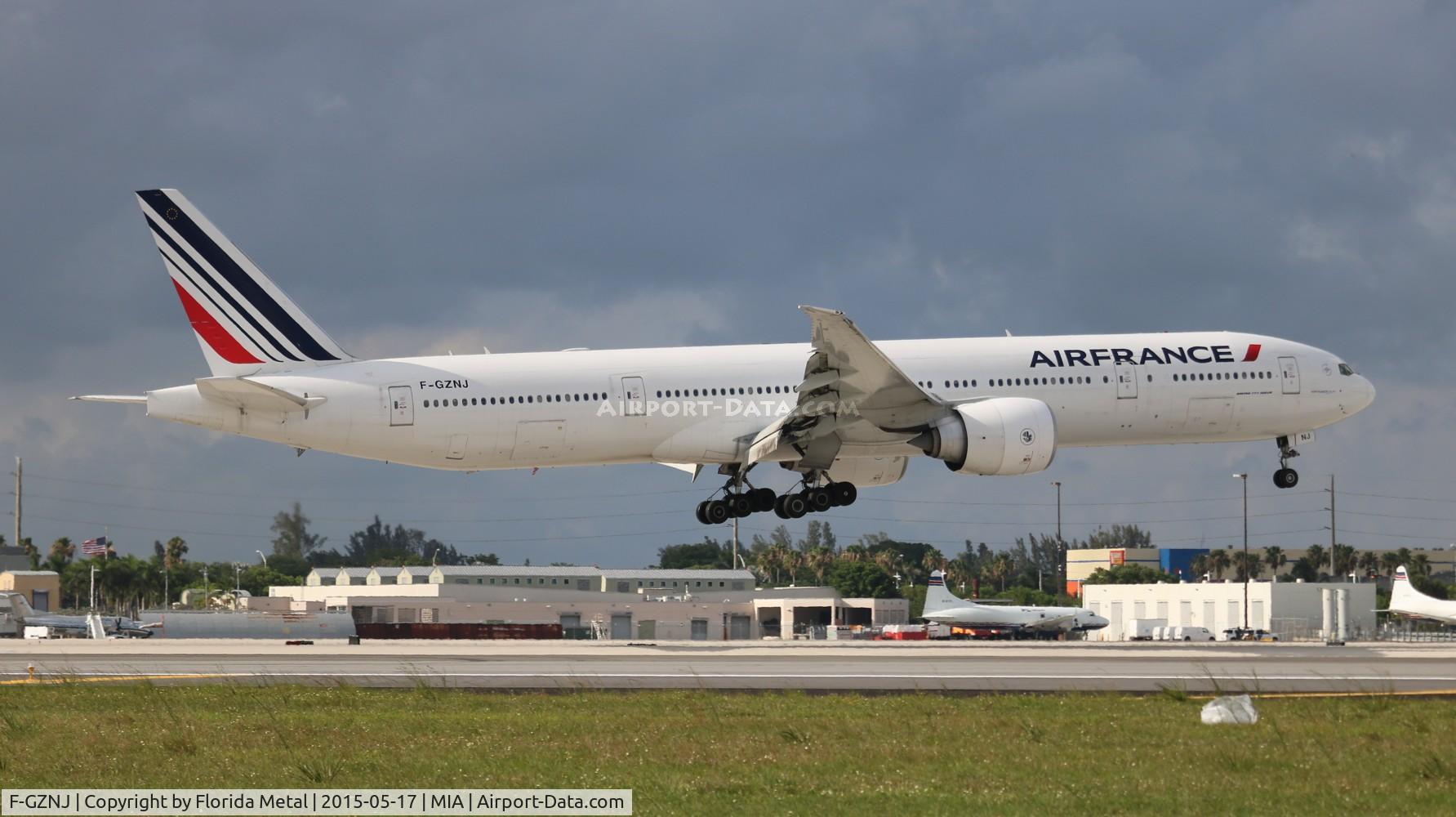 F-GZNJ, 2011 Boeing 777-328/ER C/N 38706, Air France
