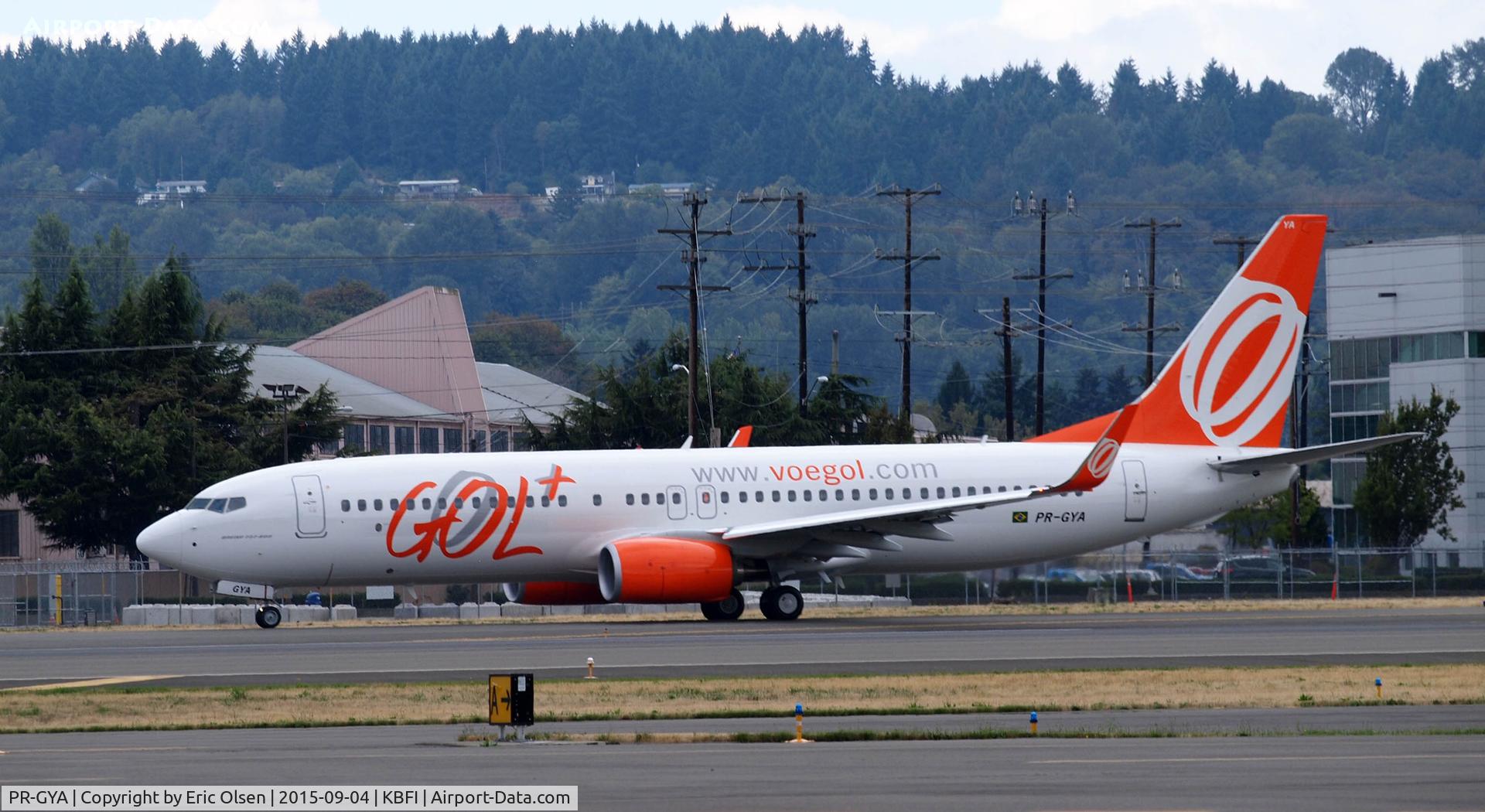 PR-GYA, 2015 Boeing 737-8EH C/N 41170, Boeing 737 taxing for takeoff.
