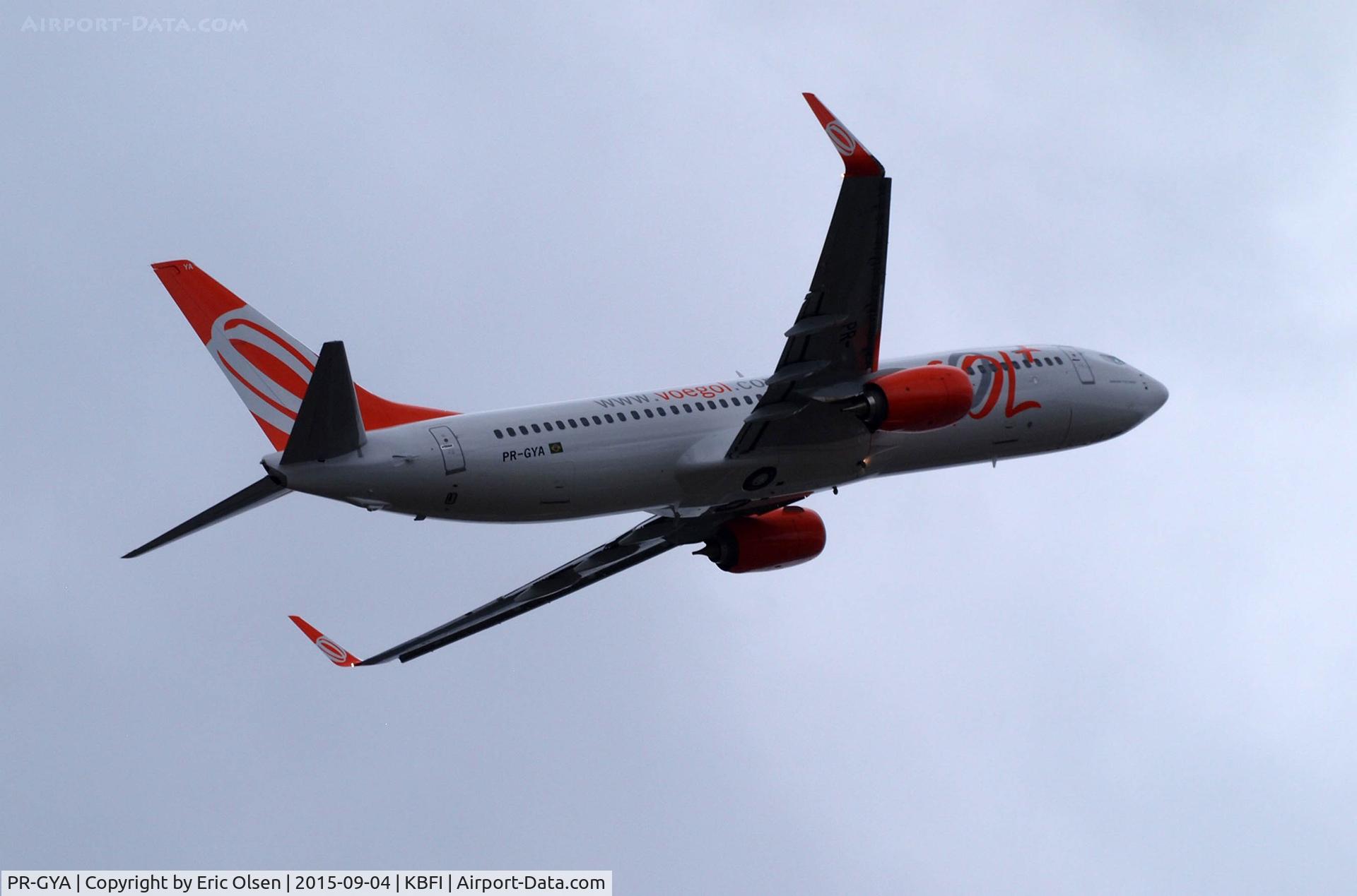 PR-GYA, 2015 Boeing 737-8EH C/N 41170, Boeing 737 just after takeoff.