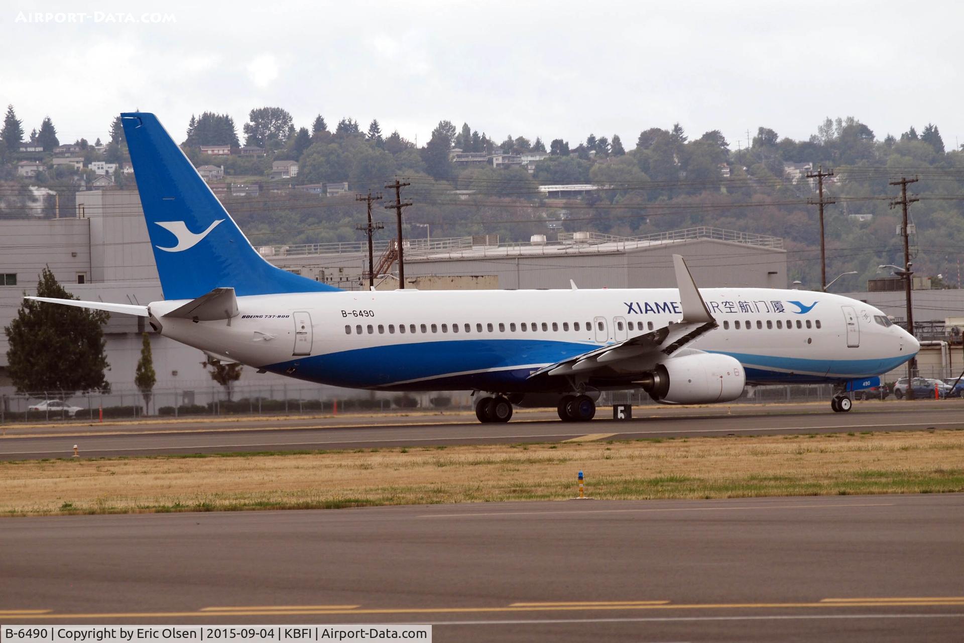 B-6490, 2015 Boeing 737-85C C/N 41932, Boeing 737 after touchdown.