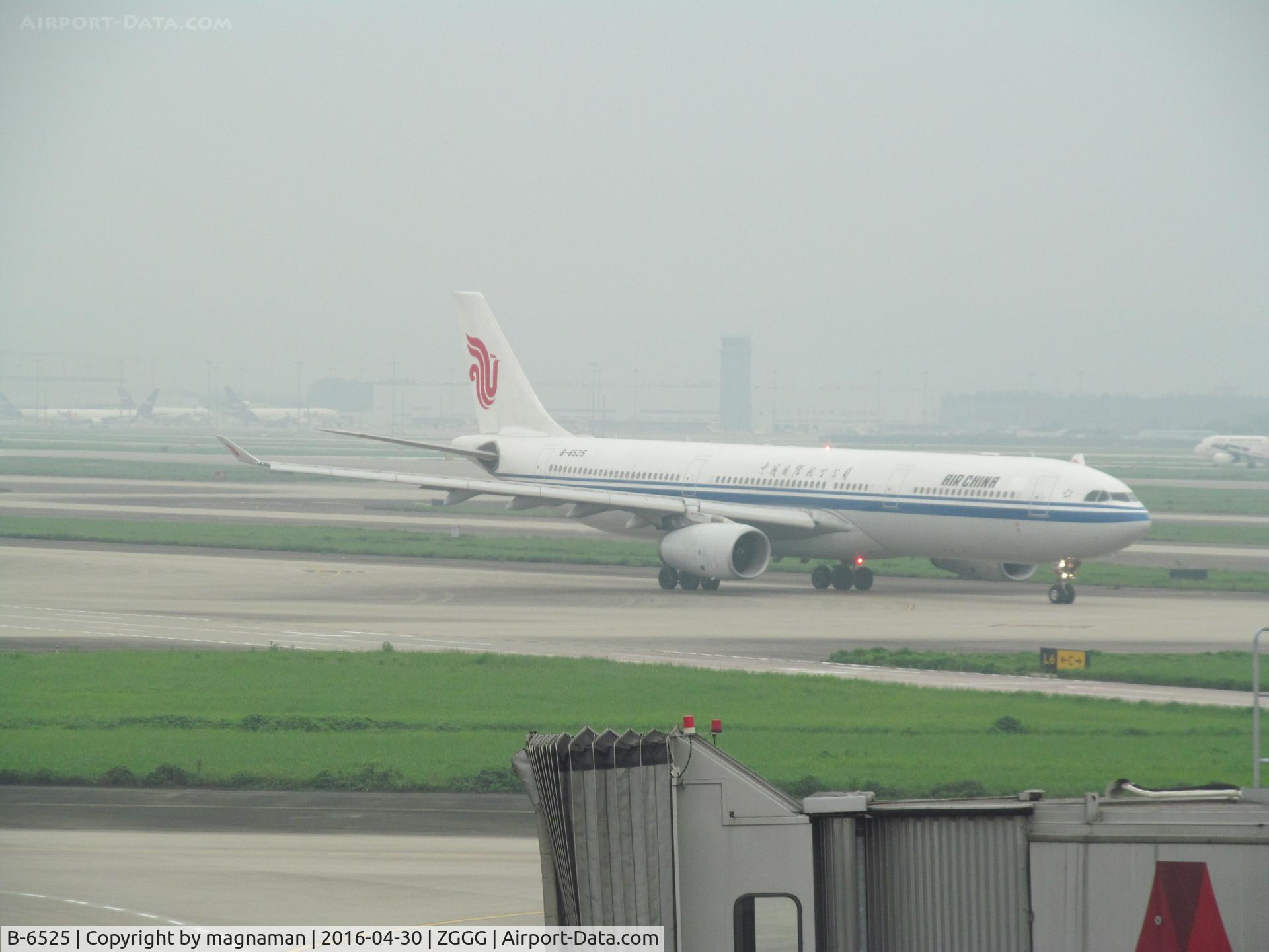 B-6525, 2011 Airbus A330-343X C/N 1199, leaving china