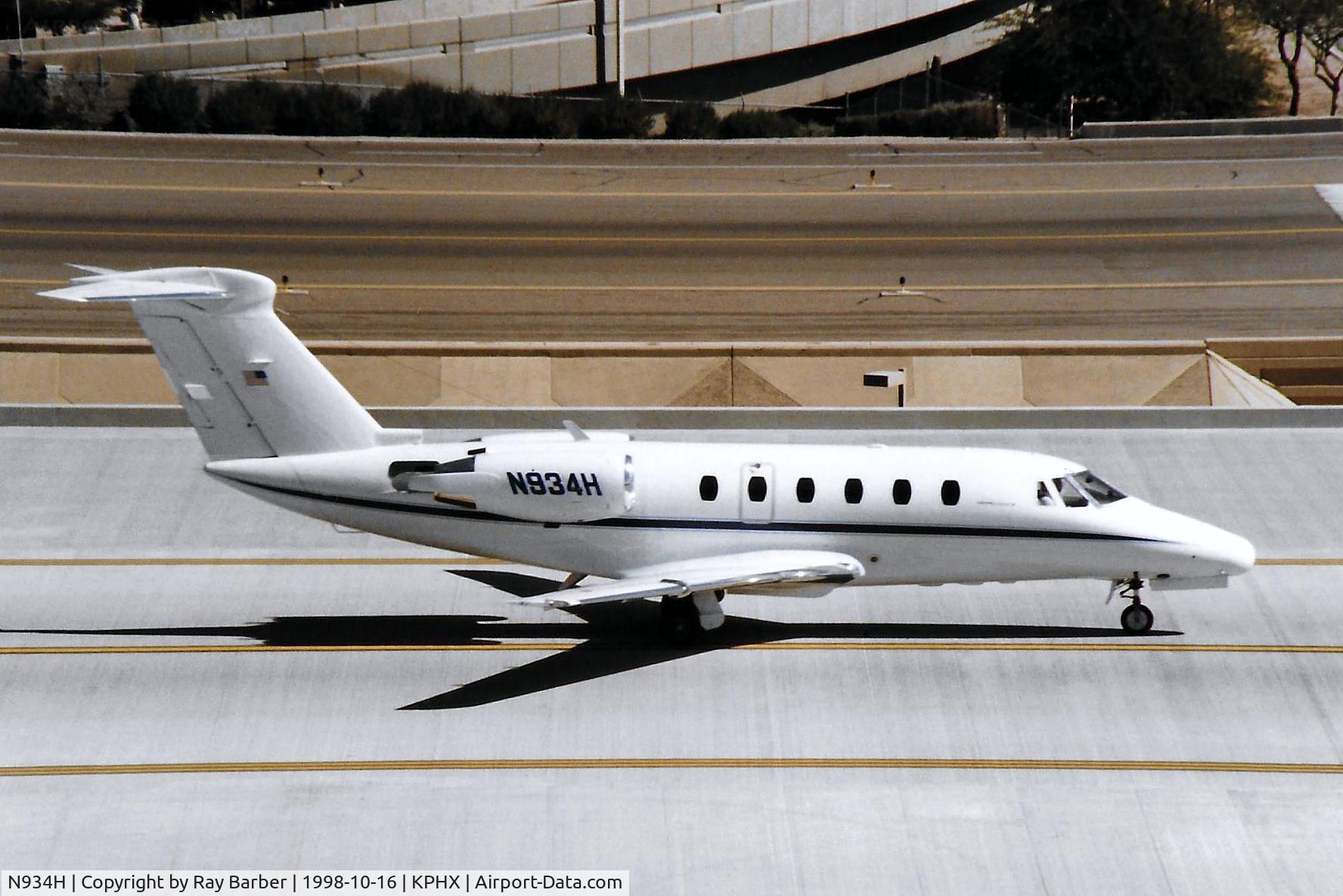 N934H, 1989 Cessna 650 Citation III C/N 650-0172, Cessna Citation III [650-0172] Phoenix-Sky Harbor Int'l~N 16/10/1998