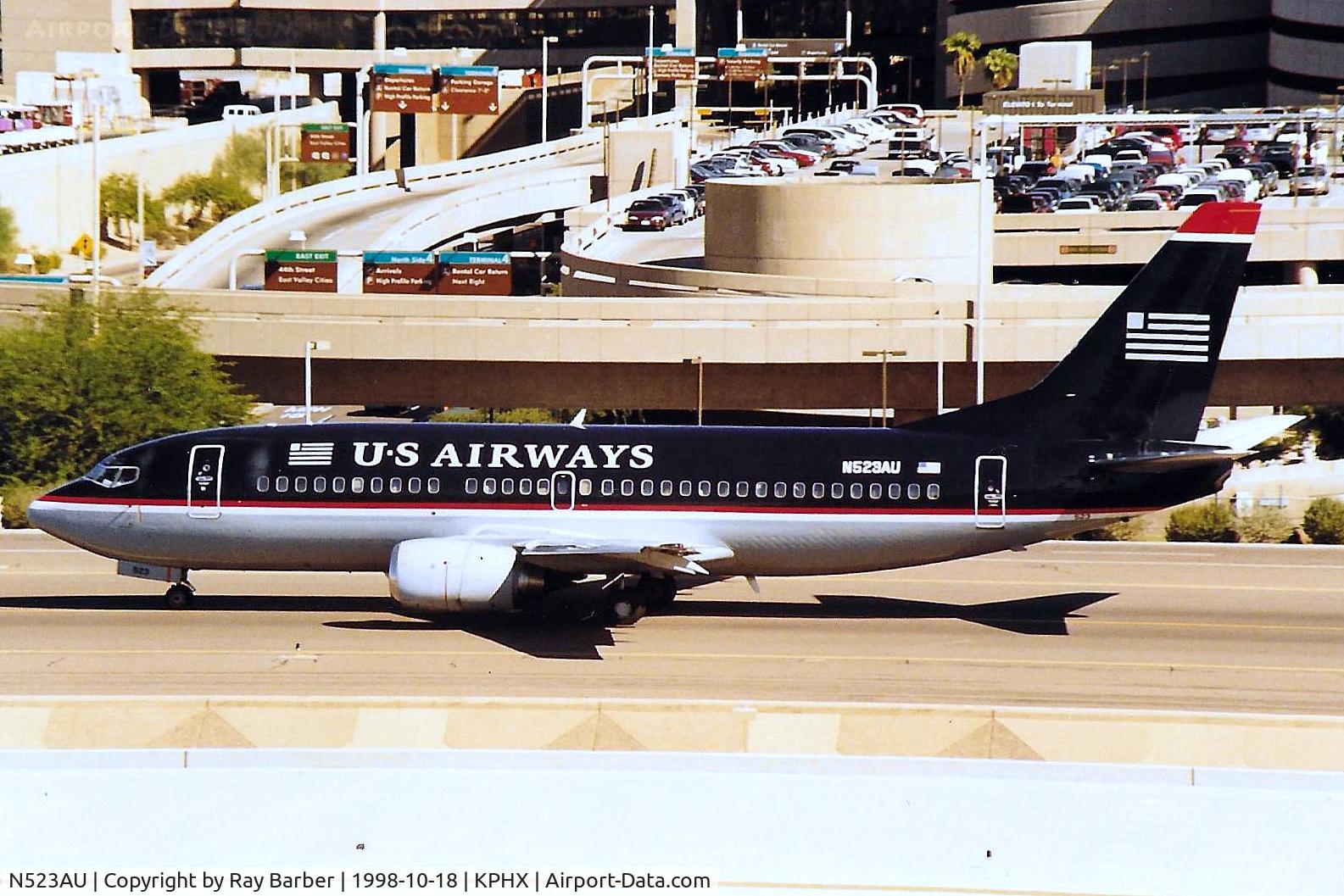 N523AU, 1988 Boeing 737-3B7 C/N 23858, Boeing 737-3B7 [23858] (US Airways) Phoenix-Sky Harbor Int'l~N 18/10/1998