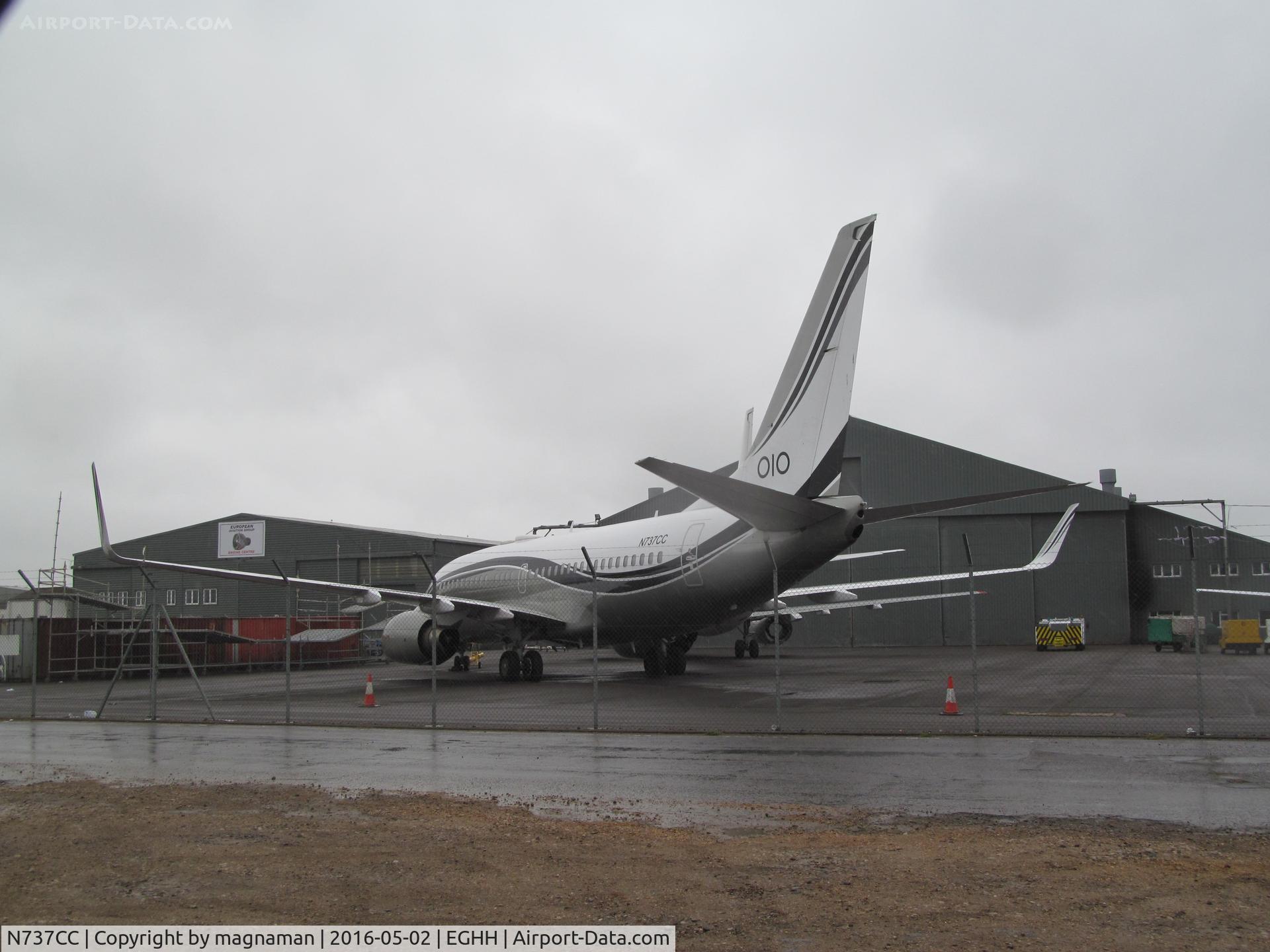 N737CC, 1999 Boeing 737-74Q/BBJ C/N 29135, at home base - often also at Farnborough
