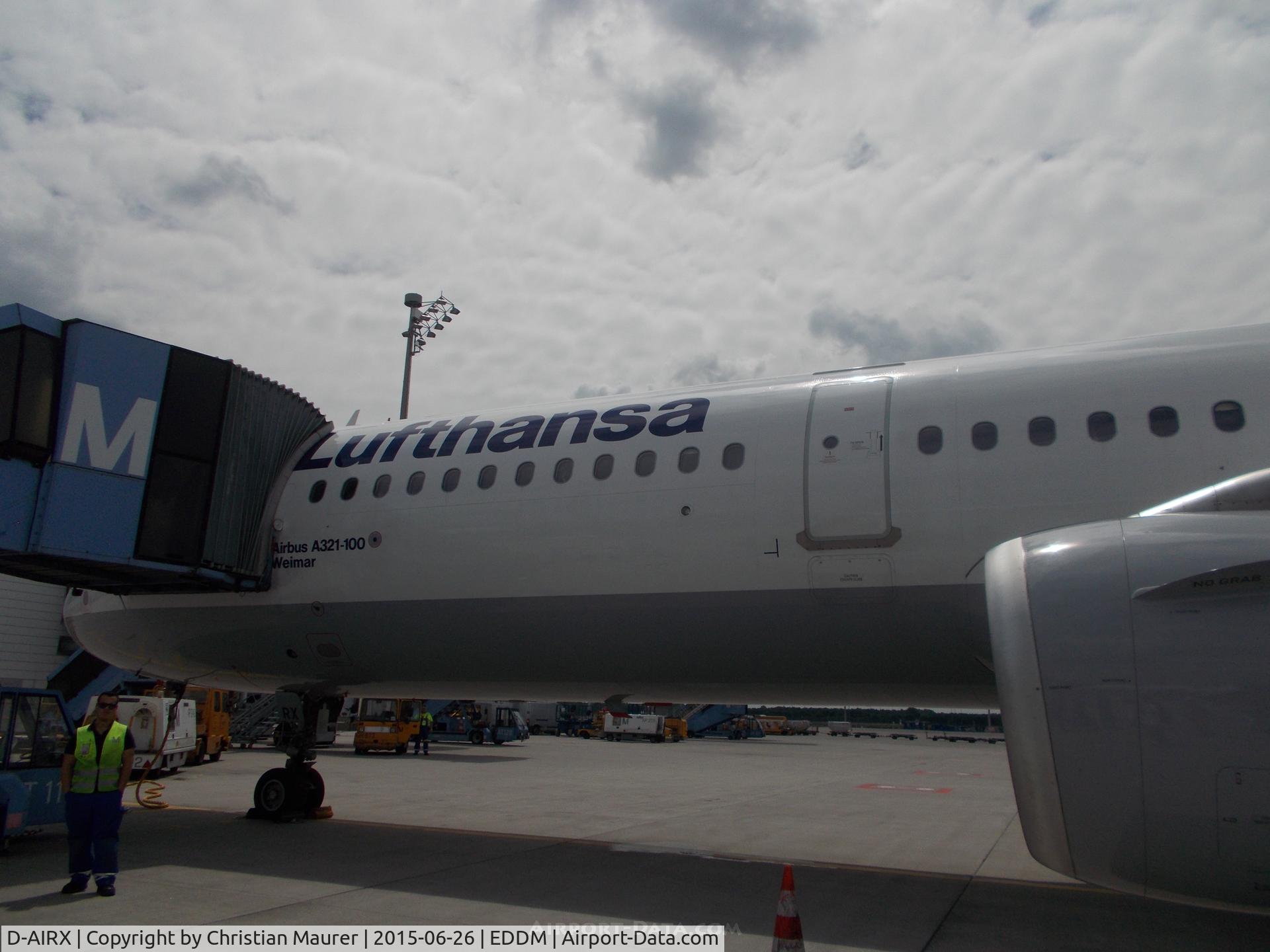 D-AIRX, 1998 Airbus A321-131 C/N 0887, Lufthansa A321 Front Boarding for Rome FCO