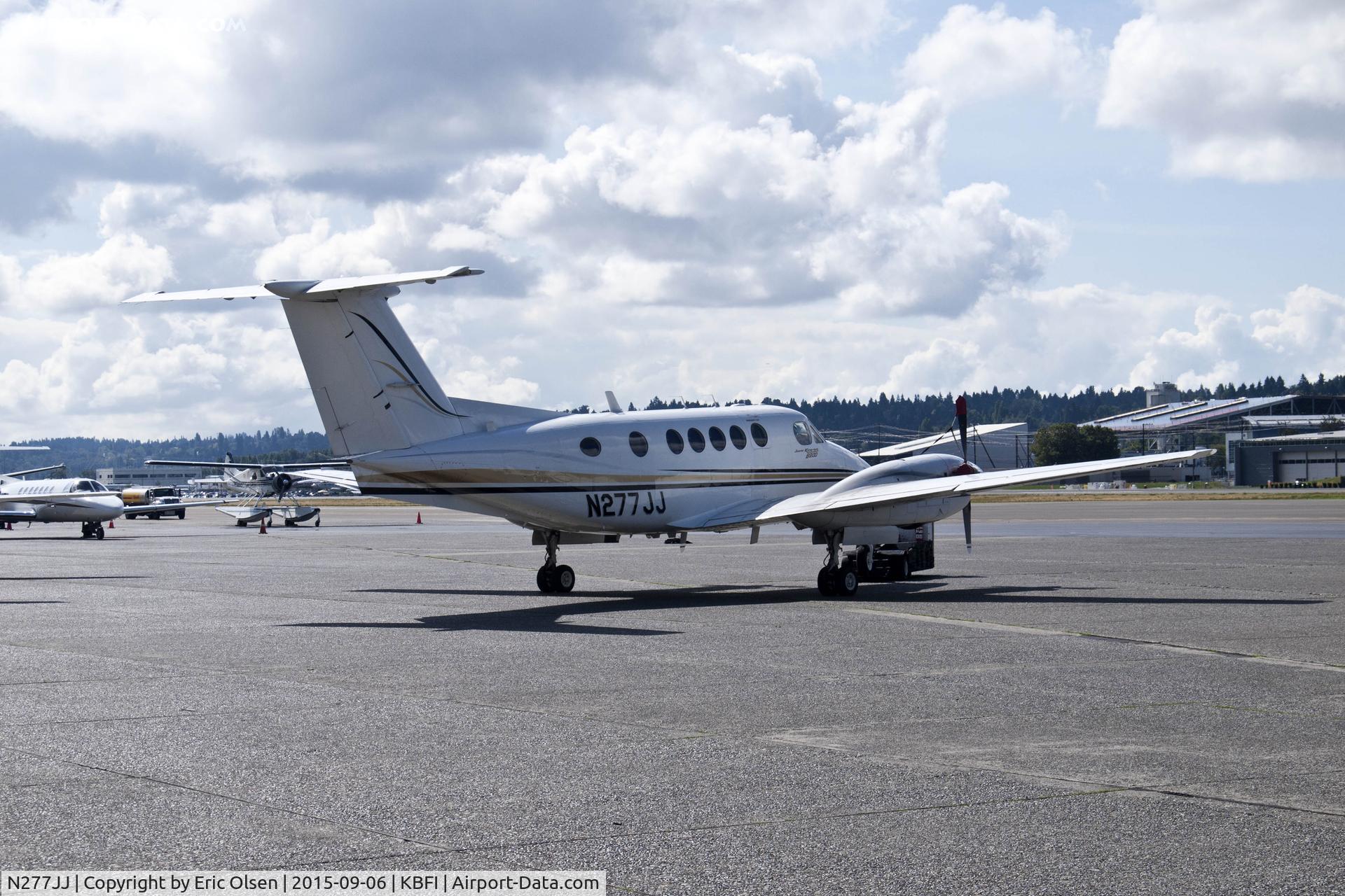 N277JJ, 1982 Beech B200 King Air C/N BB-1043, Beech B200 at Boeing Field.