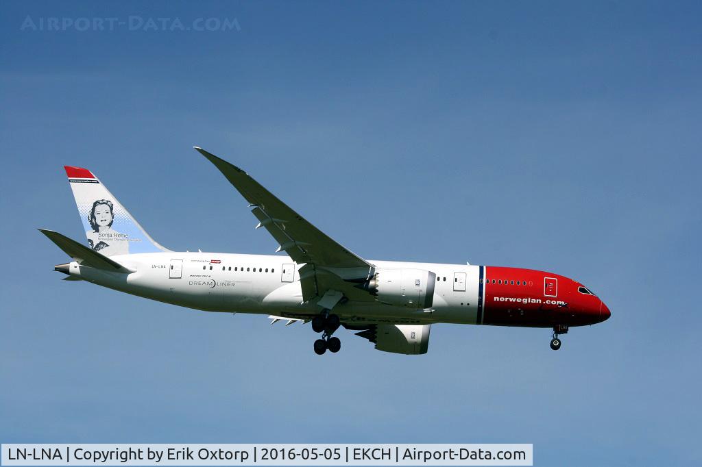 LN-LNA, 2013 Boeing 787-8 Dreamliner C/N 35304, LN-LNA landing rw 04L