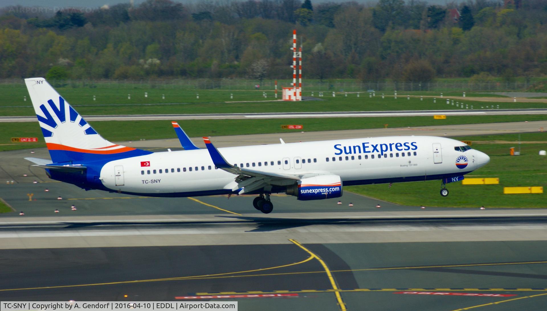 TC-SNY, 1997 Boeing 737-8K5 C/N 27981, Sun Express, is here landing at Düsseldorf Int'l(EDDL)