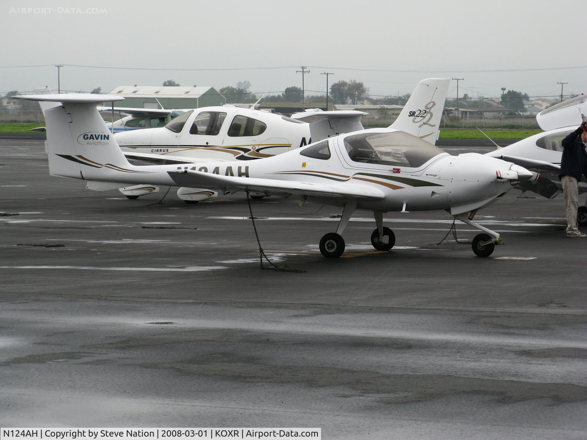 N124AH, 2007 Diamond DA-20C-1 Eclipse C/N C0436, Gavin Aviation 2007 Diamond DA-20C-1 Eclipse @ Oxnard Municipal Airport, CA home base (de-registered 2011-06-08 as exported to Turkey)