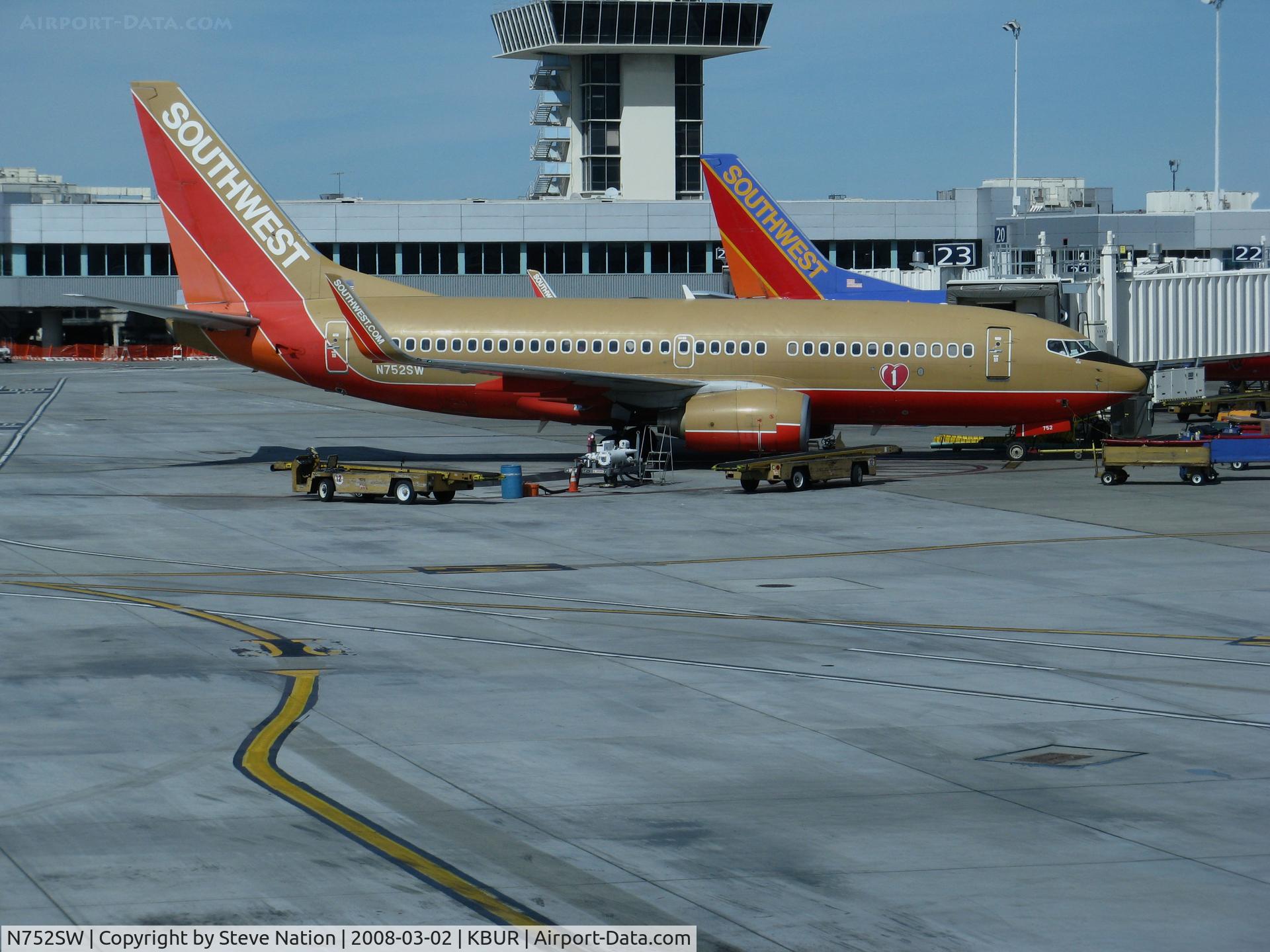 N752SW, 1999 Boeing 737-7H4 C/N 29804, Southwest Airlines 1999 Boeing 737-7H4 in classic butterscotch & red colors @ Bob Hope Airport, Burbank, CA