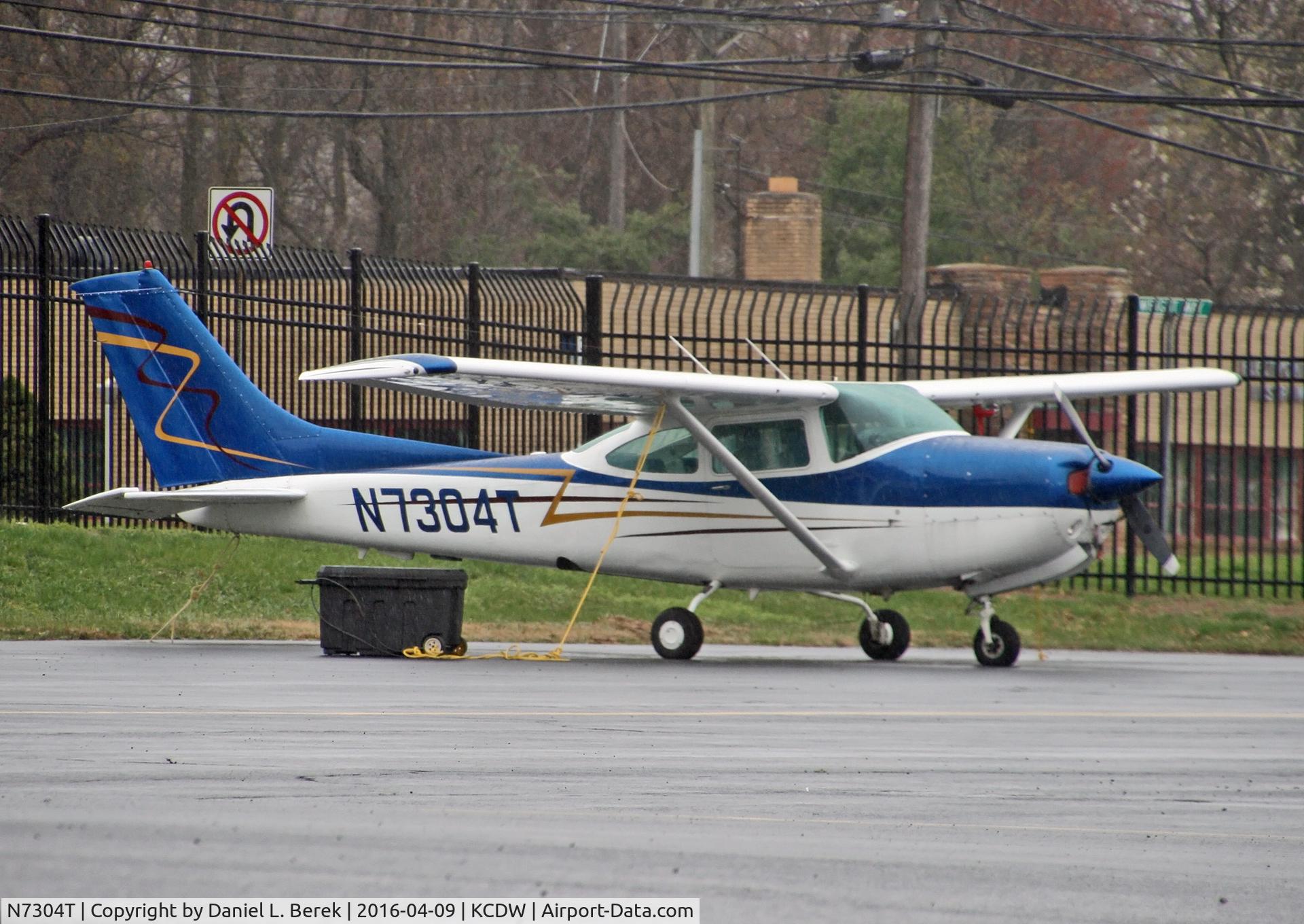 N7304T, 1977 Cessna R182 Skylane RG C/N R18200027, A 1977-build Skylane RG shivers on a chilly spring morning.