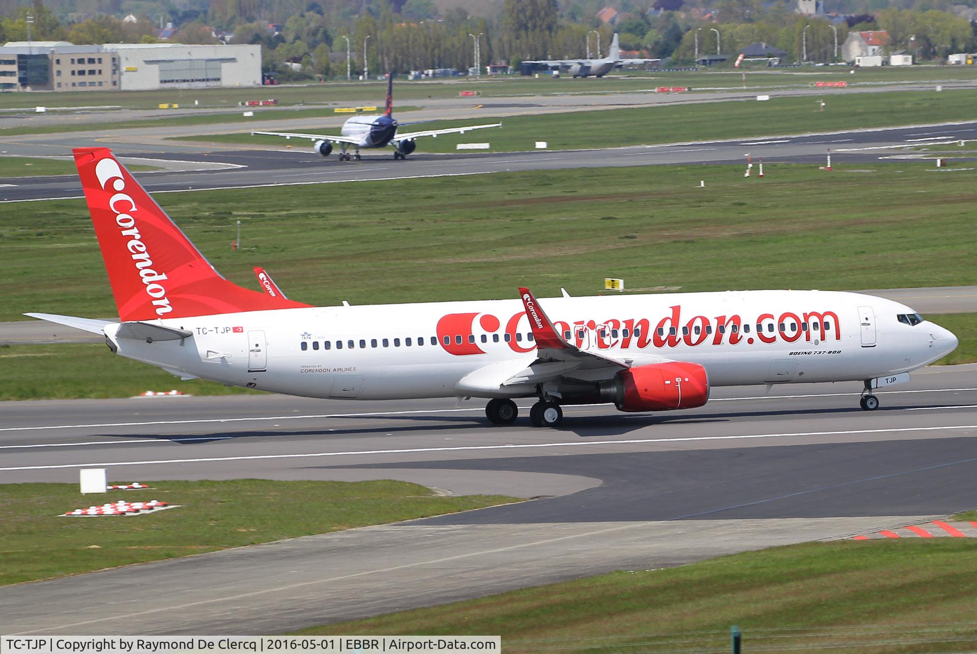 TC-TJP, 2005 Boeing 737-8BK C/N 33022, Take off on rwy 07R.