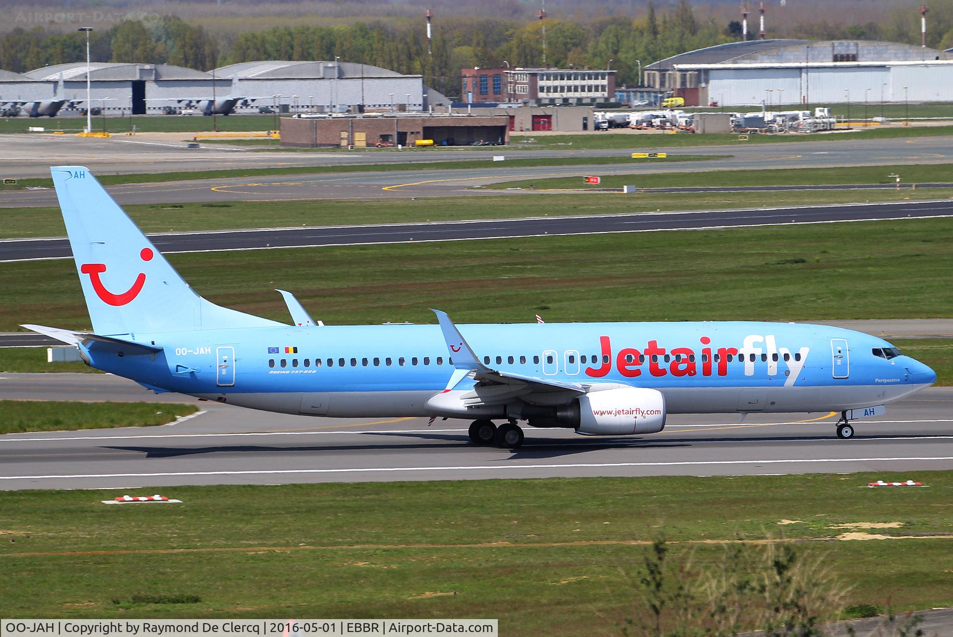 OO-JAH, 2011 Boeing 737-8K5 C/N 37260, Take off on rwy 07R.