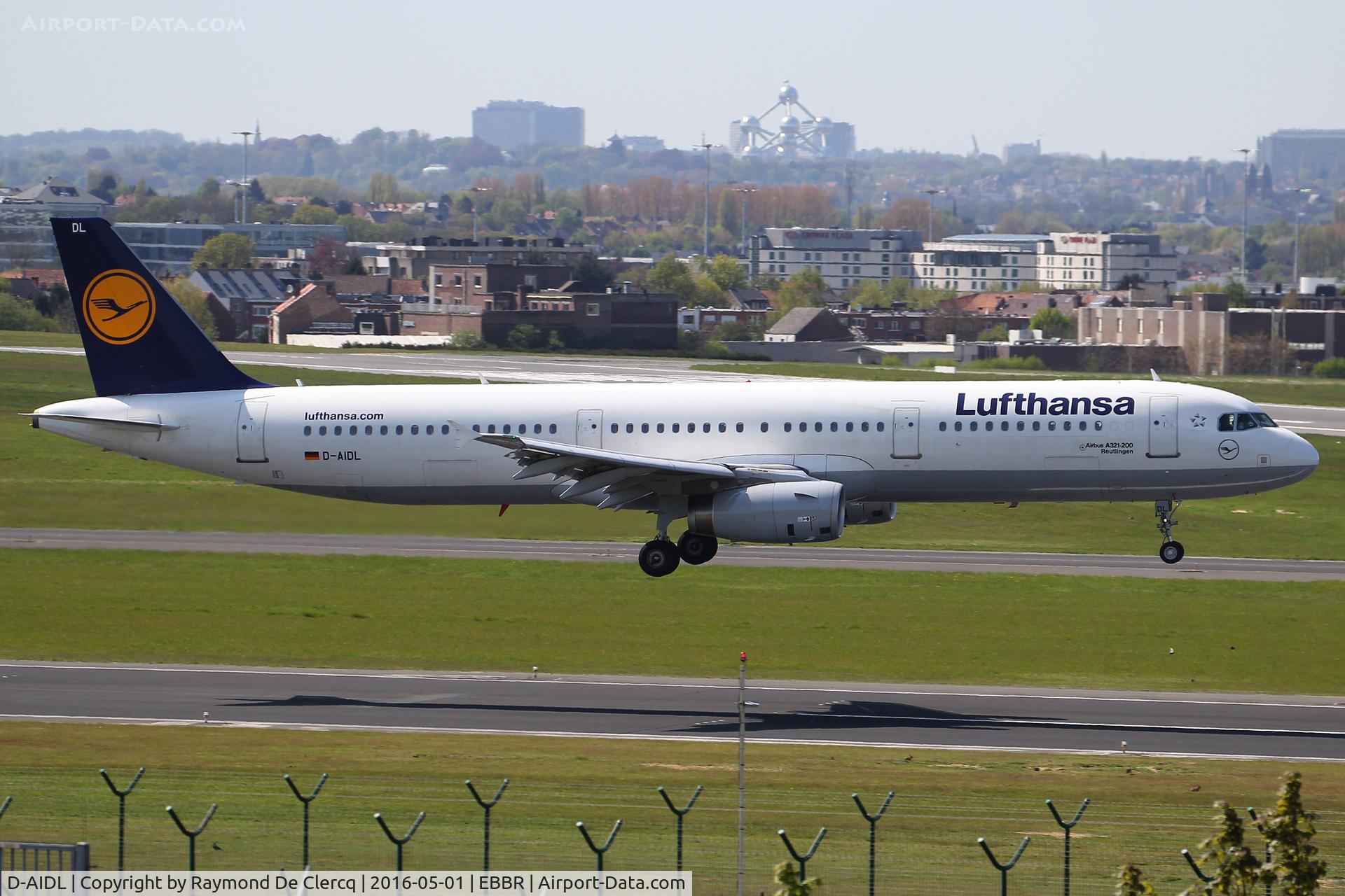 D-AIDL, 2011 Airbus A321-231 C/N 4881, Landing at Brussels rwy 01.