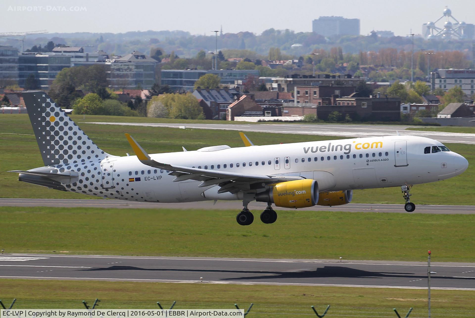 EC-LVP, 2013 Airbus A320-214 C/N 5587, Landing on rwy 01.