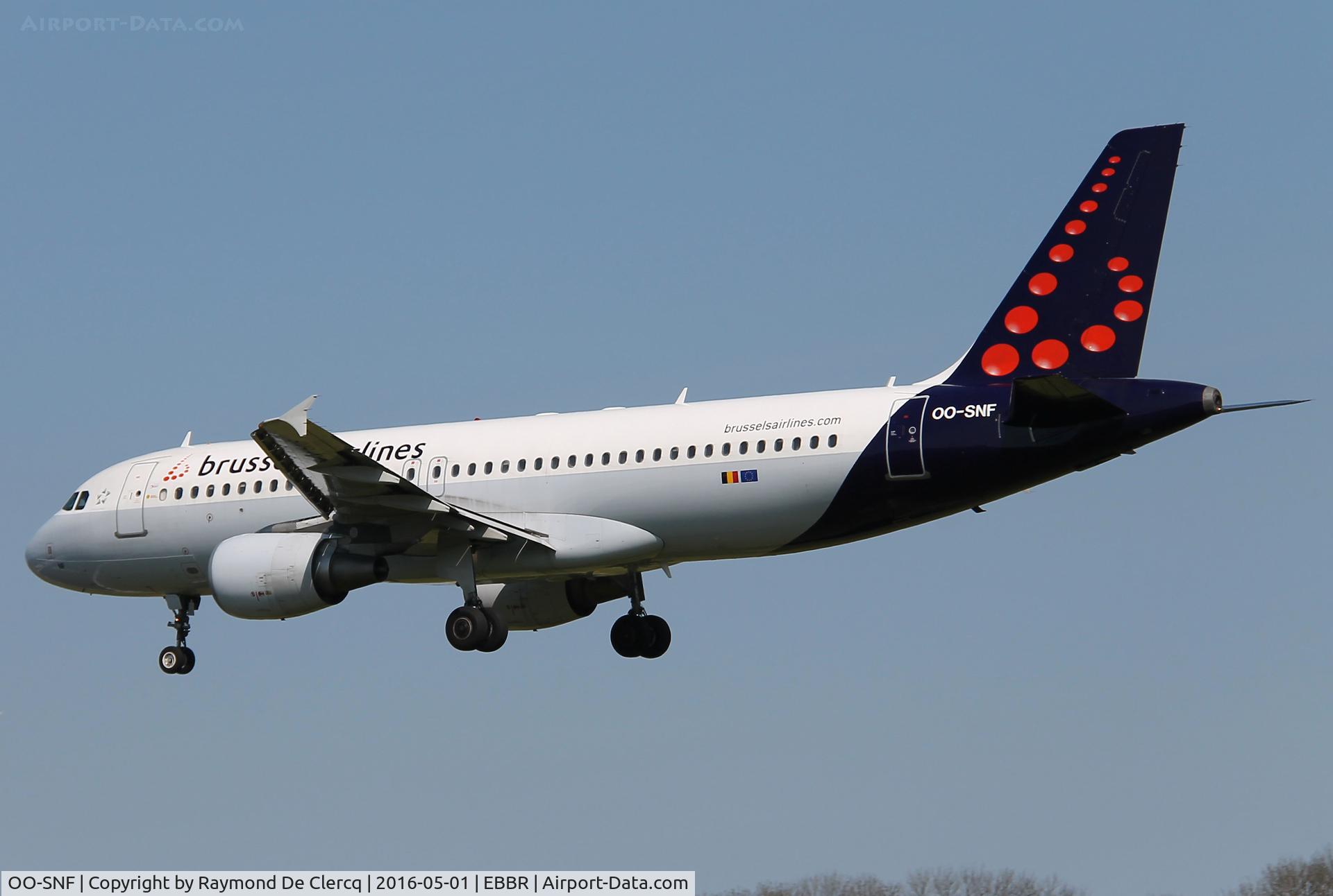 OO-SNF, 2006 Airbus A320-214 C/N 2810, Short final to rwy 01.