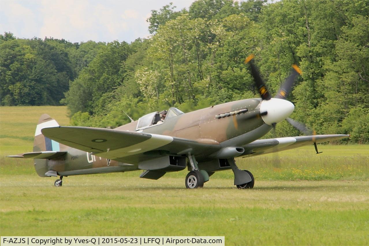 F-AZJS, 1944 Supermarine 389 Spitfire PR.XIX C/N 6S/585110, Supermarine 389 Spitfire PR.XIX, Taxiing to parking area, La Ferté-Alais airfield (LFFQ) Air show 2015