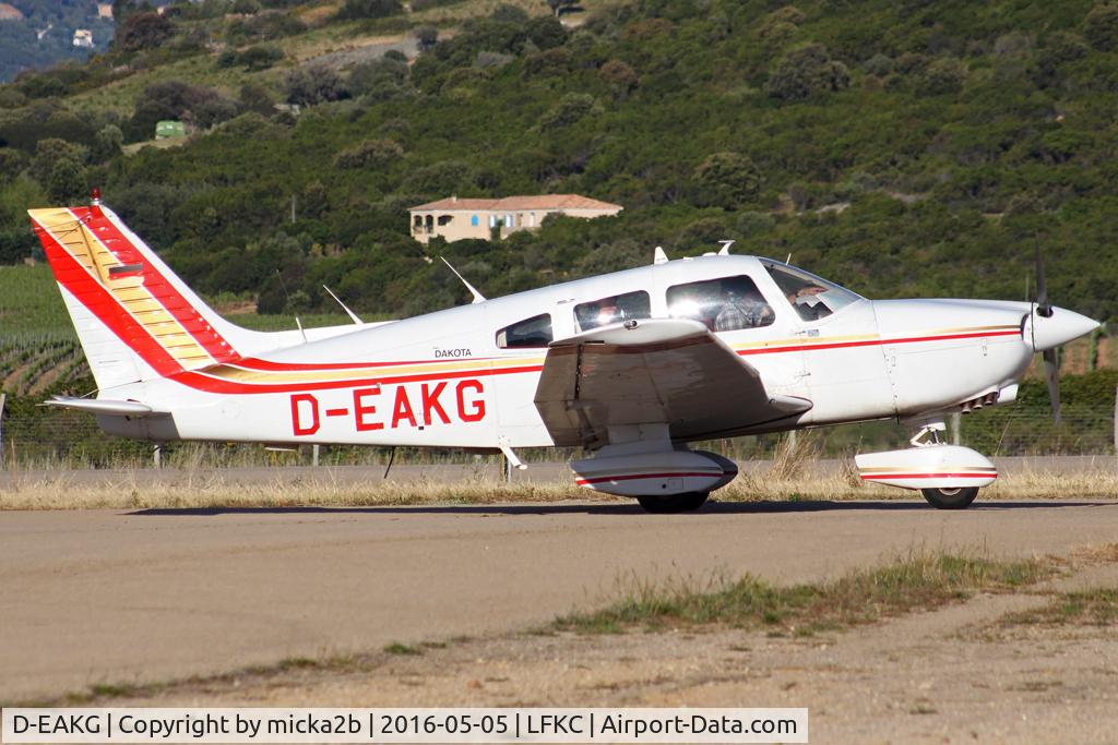 D-EAKG, Piper PA-28-236 Dakota Dakota C/N 28-7911115, Taxiing