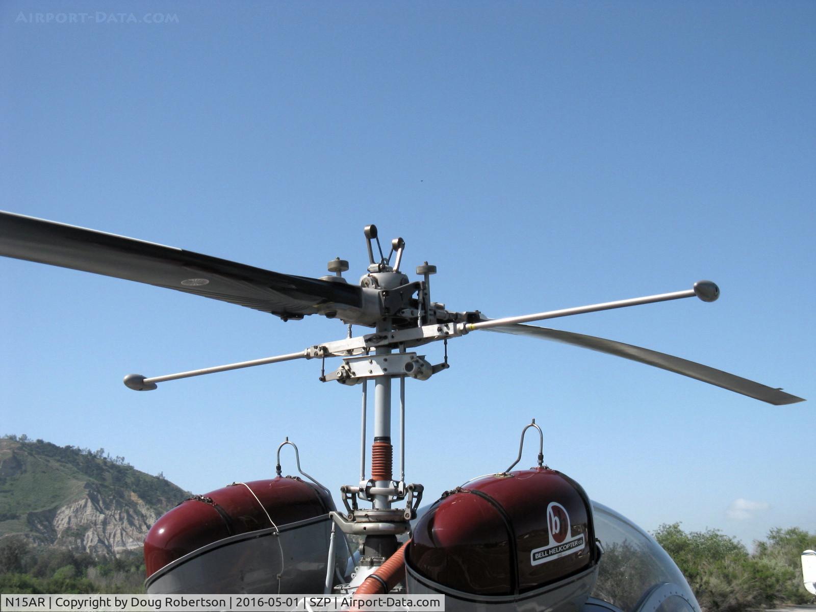 N15AR, 1963 Bell 47G-3B-1 Sioux C/N 2815, 1963 Bell 47G-3B-1 TROOPER (civil version of US Army OH-53 SIOUX) Lycoming TVO-435-A1A 260 Hp, rotor hub and counter-balance weights. Dual fuel tanks in red.