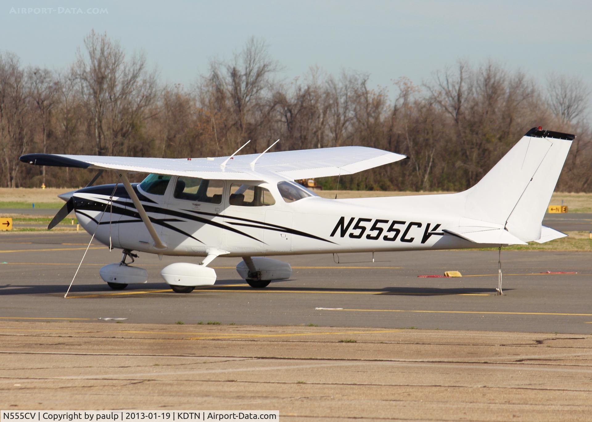 N555CV, 1976 Cessna 172M C/N 17267112, At Downtown Shreveport.
