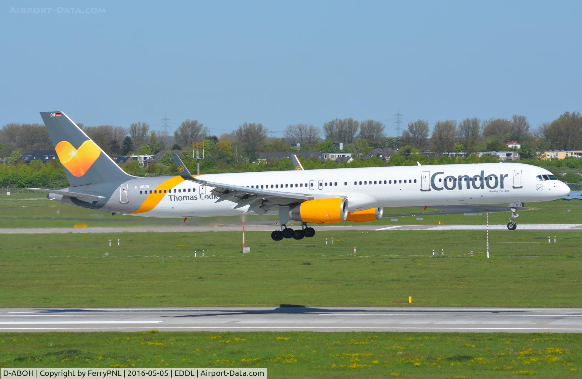 D-ABOH, 1999 Boeing 757-330 C/N 30030, Condor B753 floating in.