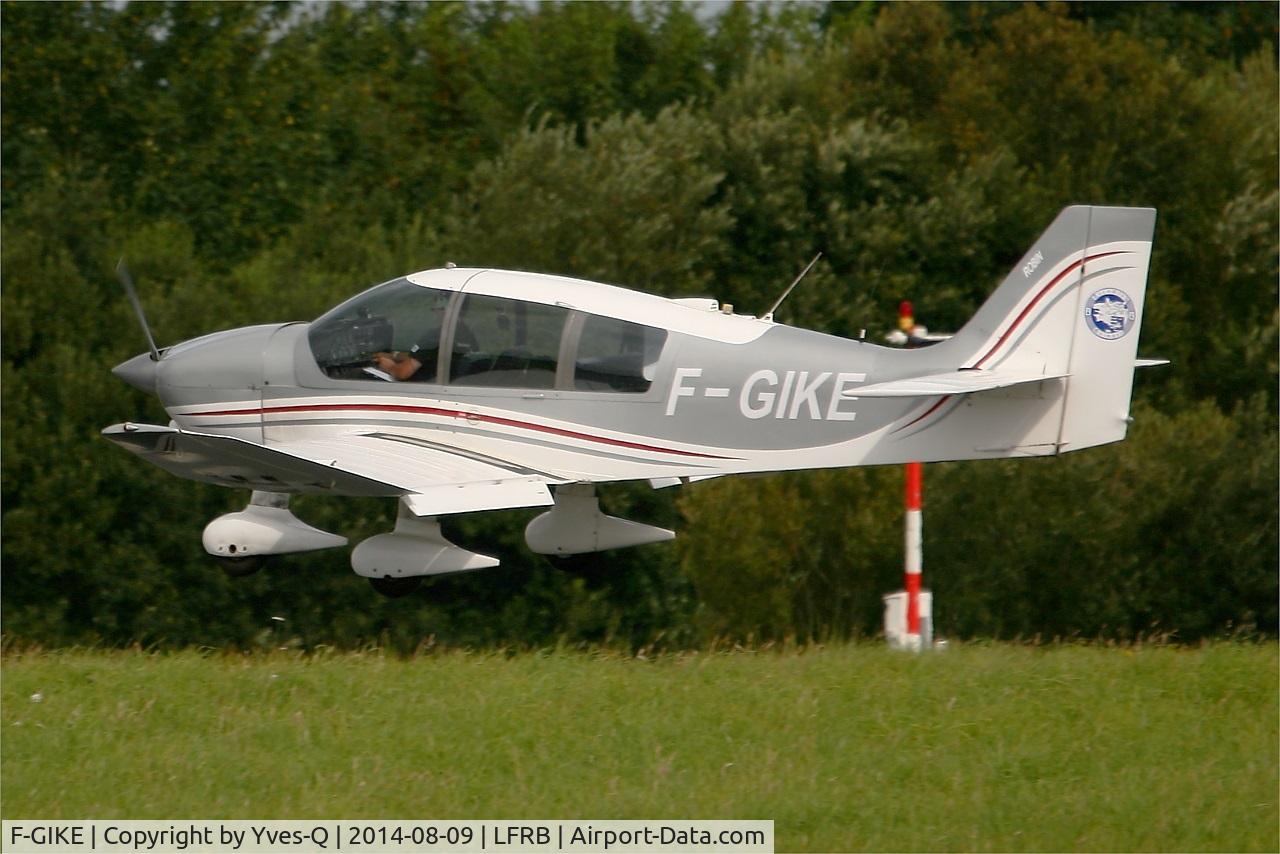F-GIKE, Robin DR-400-140B Major C/N 1929, Robin DR-400-140B Major, landing rwy 25L, Brest-Bretagne airport (LFRB-BES)