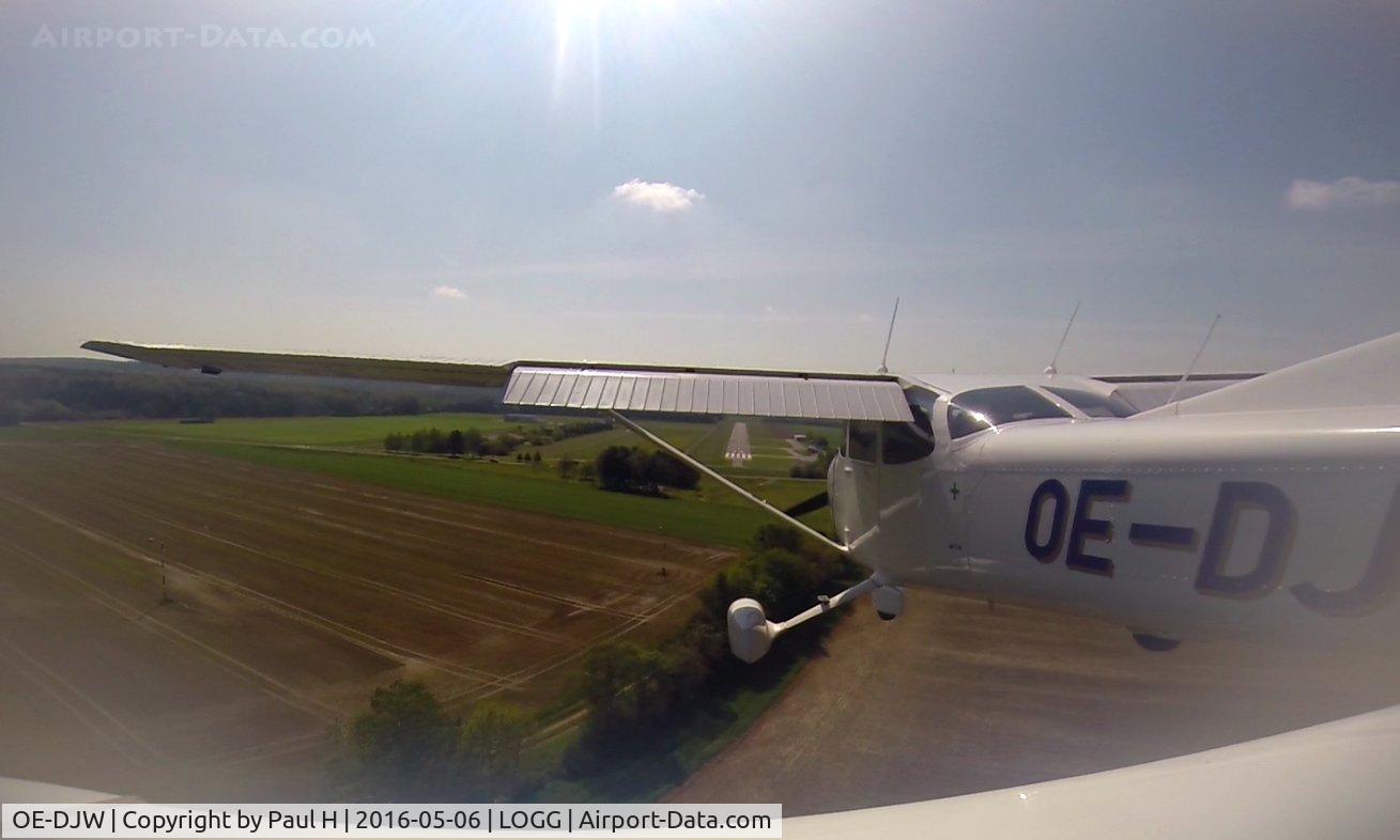 OE-DJW, 2007 Cessna 172R C/N 17281517, Making a touch&go at Punitz Airfield/LOGG, Austria
