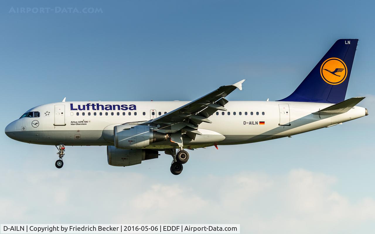 D-AILN, 1997 Airbus A319-114 C/N 700, on final RW07L