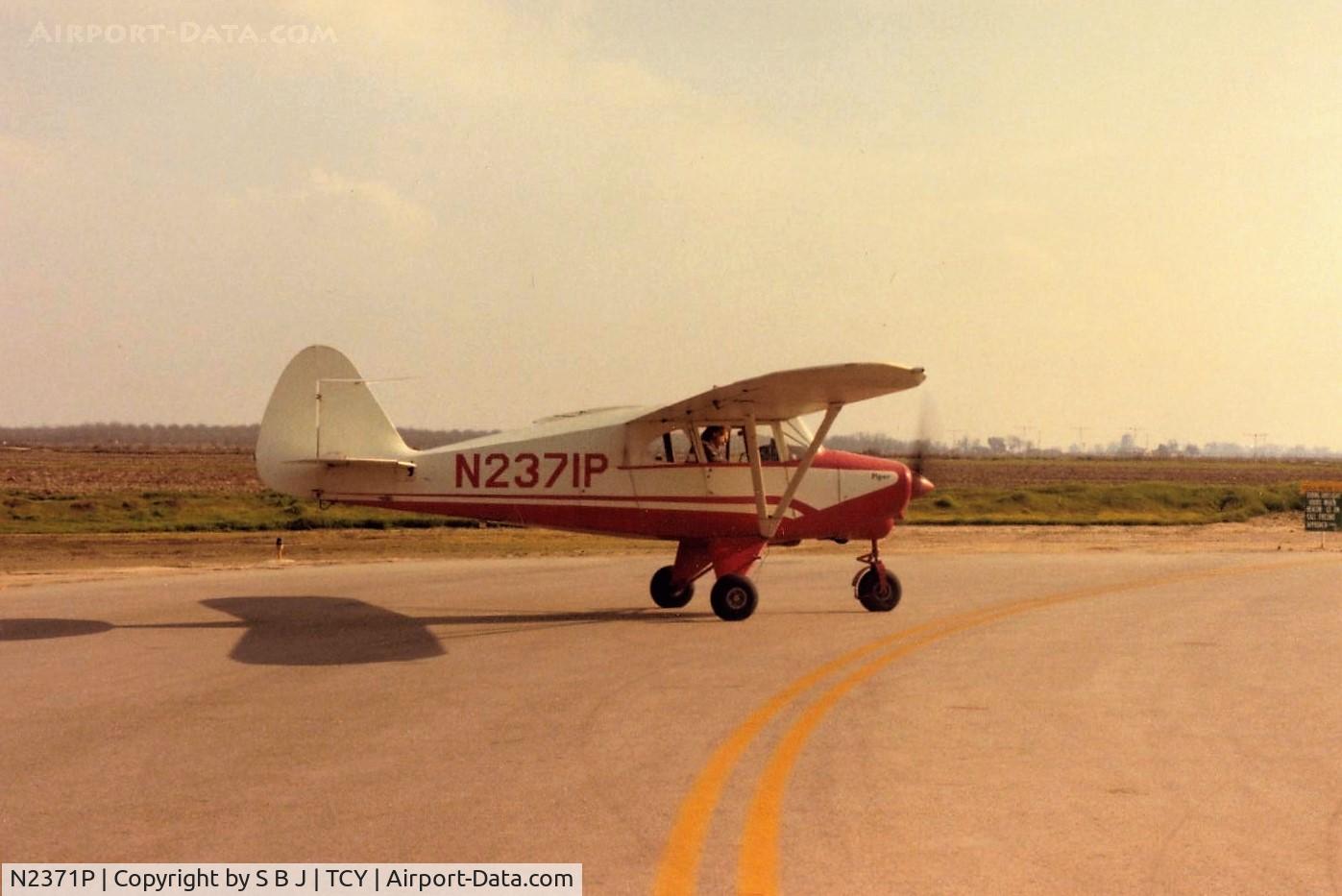 N2371P, 1955 Piper PA-22-150 Tri-Pacer C/N 22-2762, 71P about to depart Tracy airport.