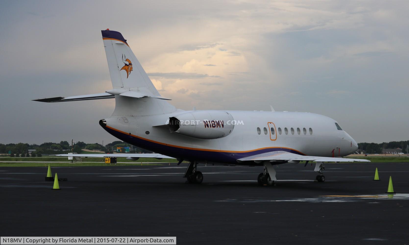 N18MV, 1996 Dassault Falcon 2000 C/N 24, Minnesota Vikings