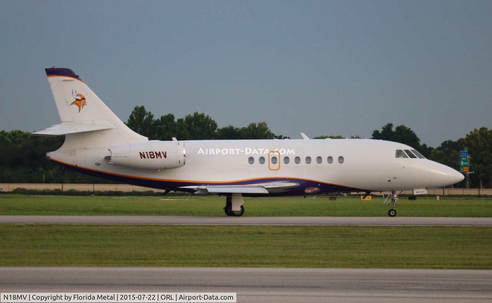N18MV, 1996 Dassault Falcon 2000 C/N 24, Minnesota Vikings