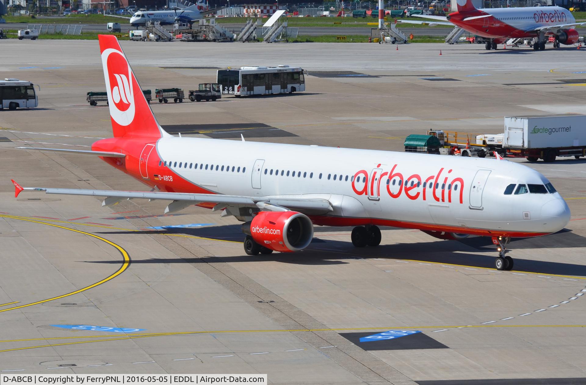 D-ABCB, 2008 Airbus A321-211 C/N 3749, Air Berlin A321 ready for its next flight.