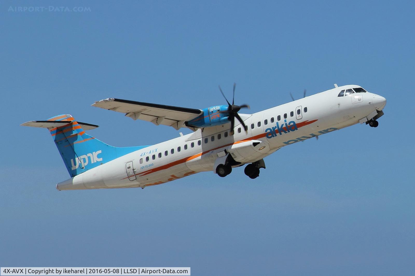 4X-AVX, 2001 ATR 72-212A C/N 656, Seconds after T/O from runway 03.