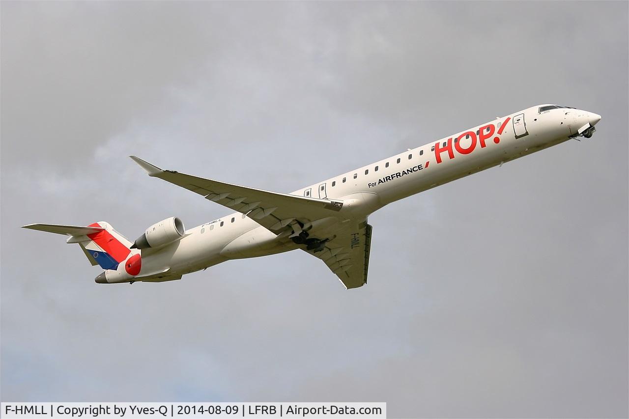 F-HMLL, 2011 Bombardier CRJ-1000EL NG (CL-600-2E25) C/N 19017, Bombardier CRJ-1000, Take off rwy 07R, Brest-Bretagne airport (LFRB-BES