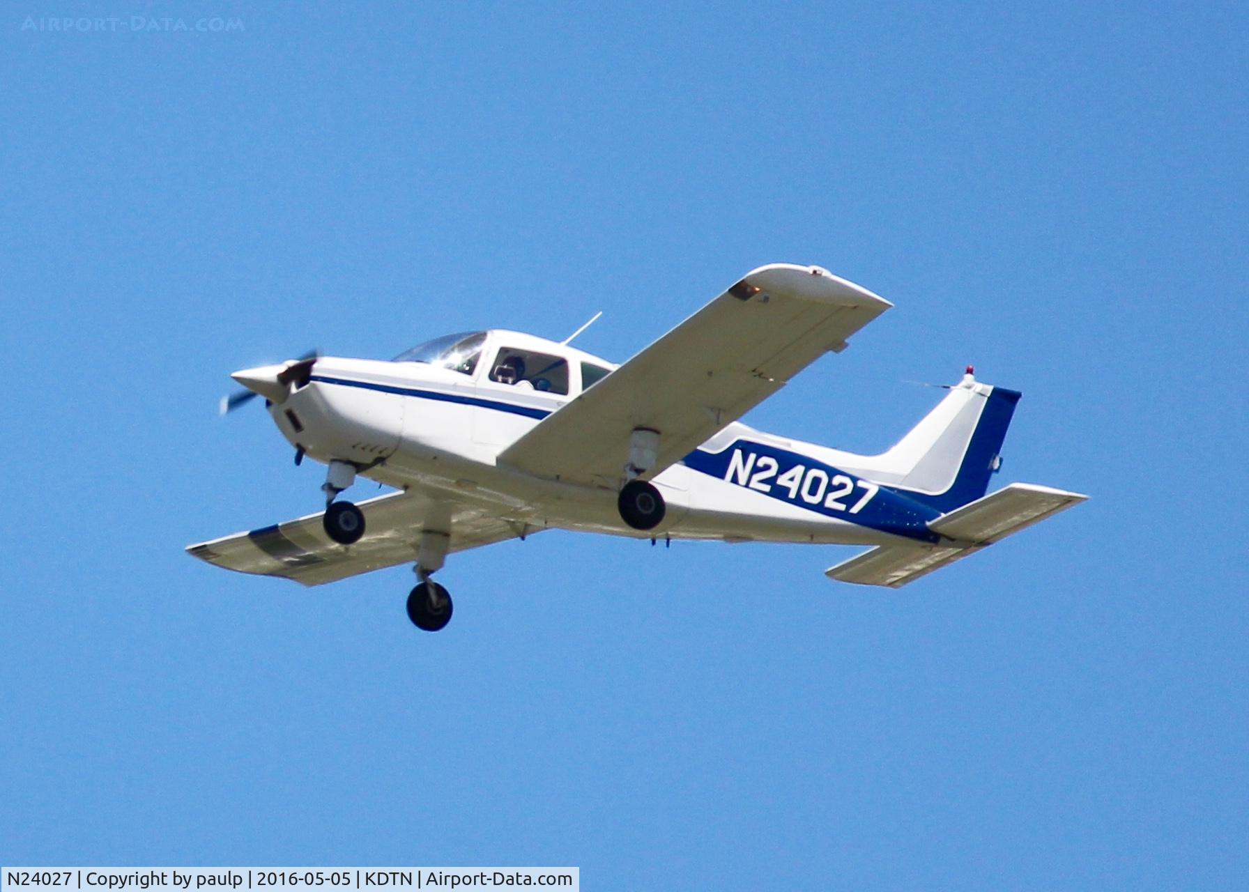 N24027, 1977 Beech C23 Sundowner 180 C/N M-1929, At Downtown Shreveport.