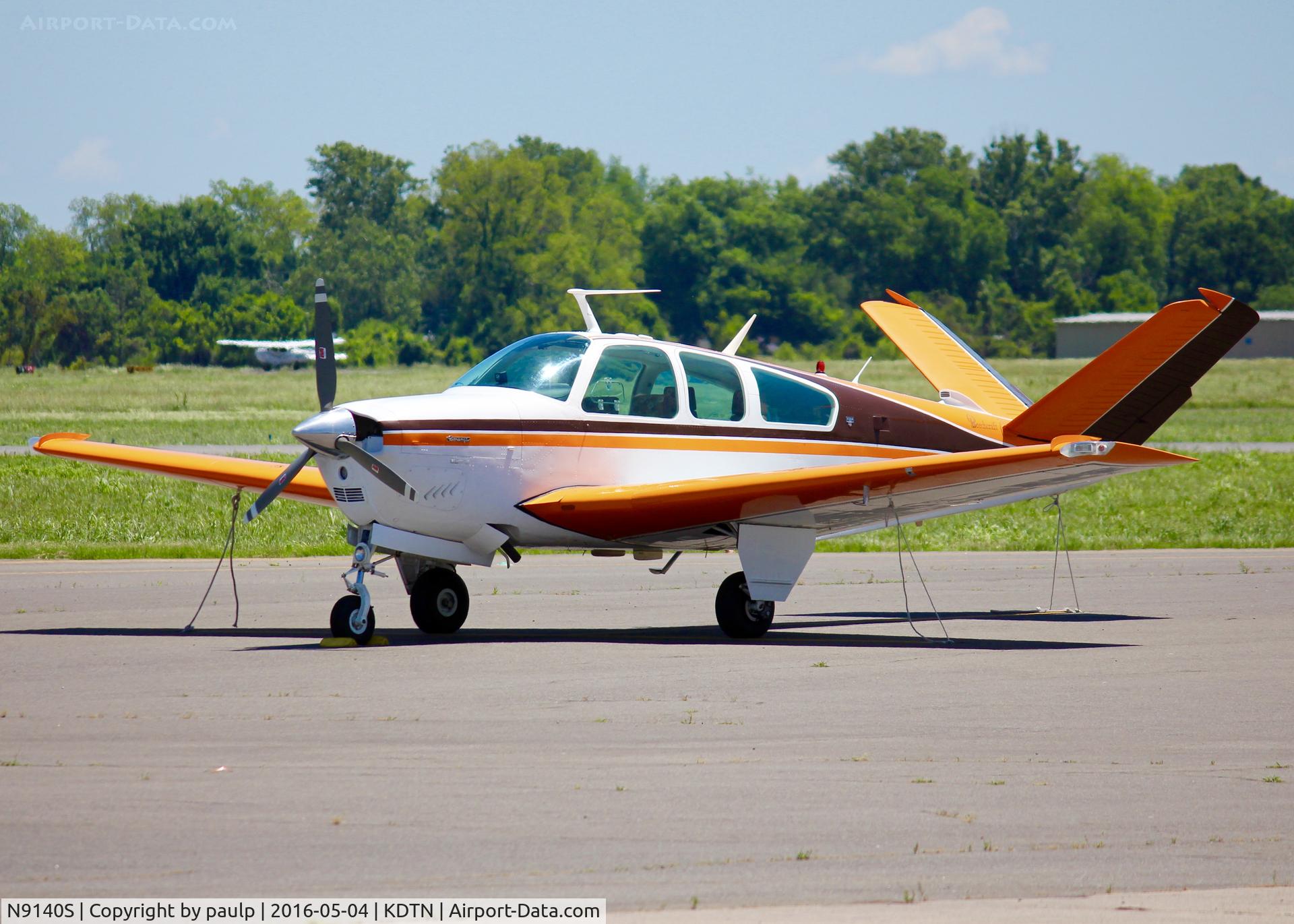 N9140S, 1976 Beech V35B Bonanza C/N D-9861, At Downtown Shreveport.