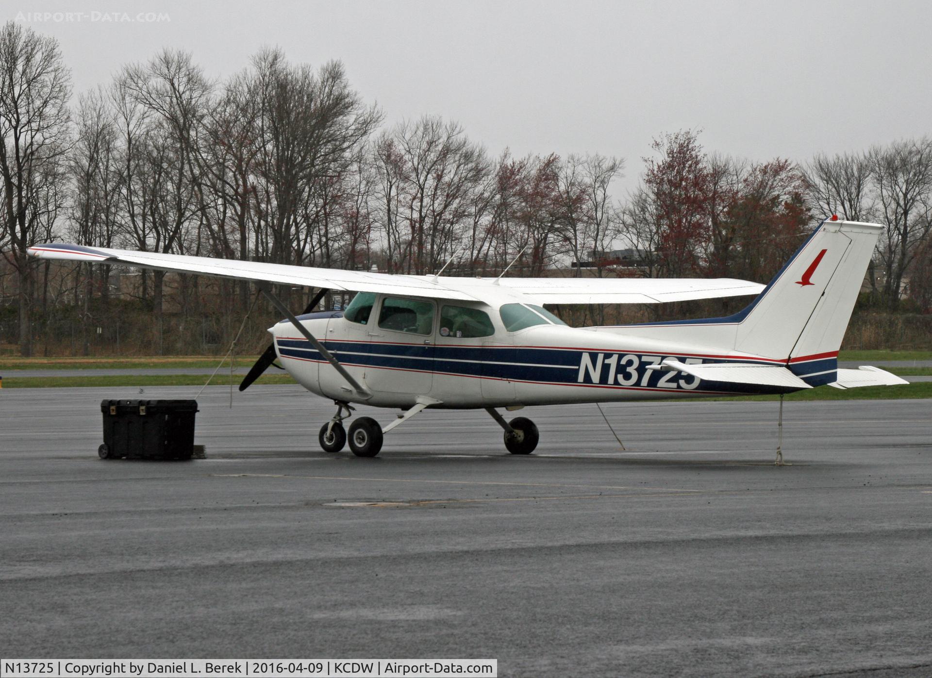 N13725, 1974 Cessna 172M C/N 17262972, Well cared-for 1974-build Skyhawk at Essex County Airport.