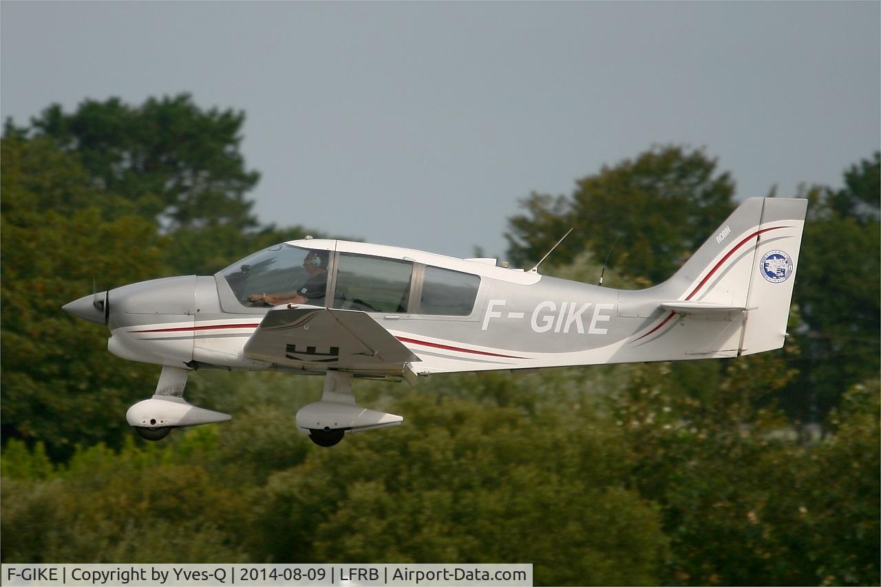 F-GIKE, Robin DR-400-140B Major C/N 1929, Robin DR-400-140B Major, On final rwy 25L, Brest-Bretagne airport (LFRB-BES)