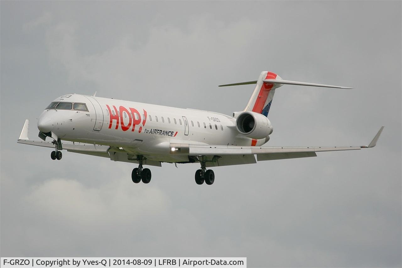 F-GRZO, 2007 Canadair CRJ-700 (CL-600-2C10) Regional Jet C/N 10265, Canadair Regional Jet CRJ-700, Short Approach Rwy 25L, Brest-Bretagne Airport (LFRB-BES)