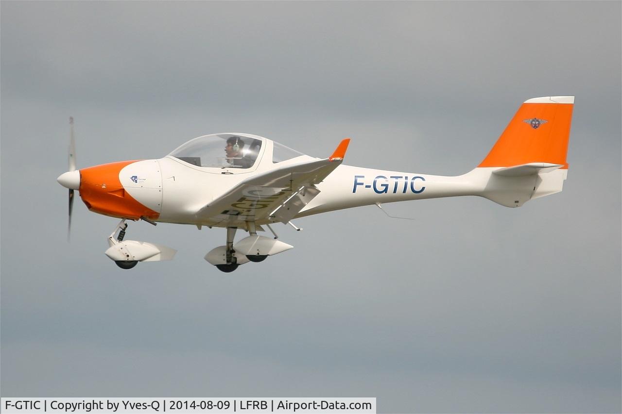 F-GTIC, 2003 Aquila A210 (AT01) C/N AT01-133, Aquila A210 (AT01), On final rwy 25L, Brest-Bretagne airport (LFRB-BES)