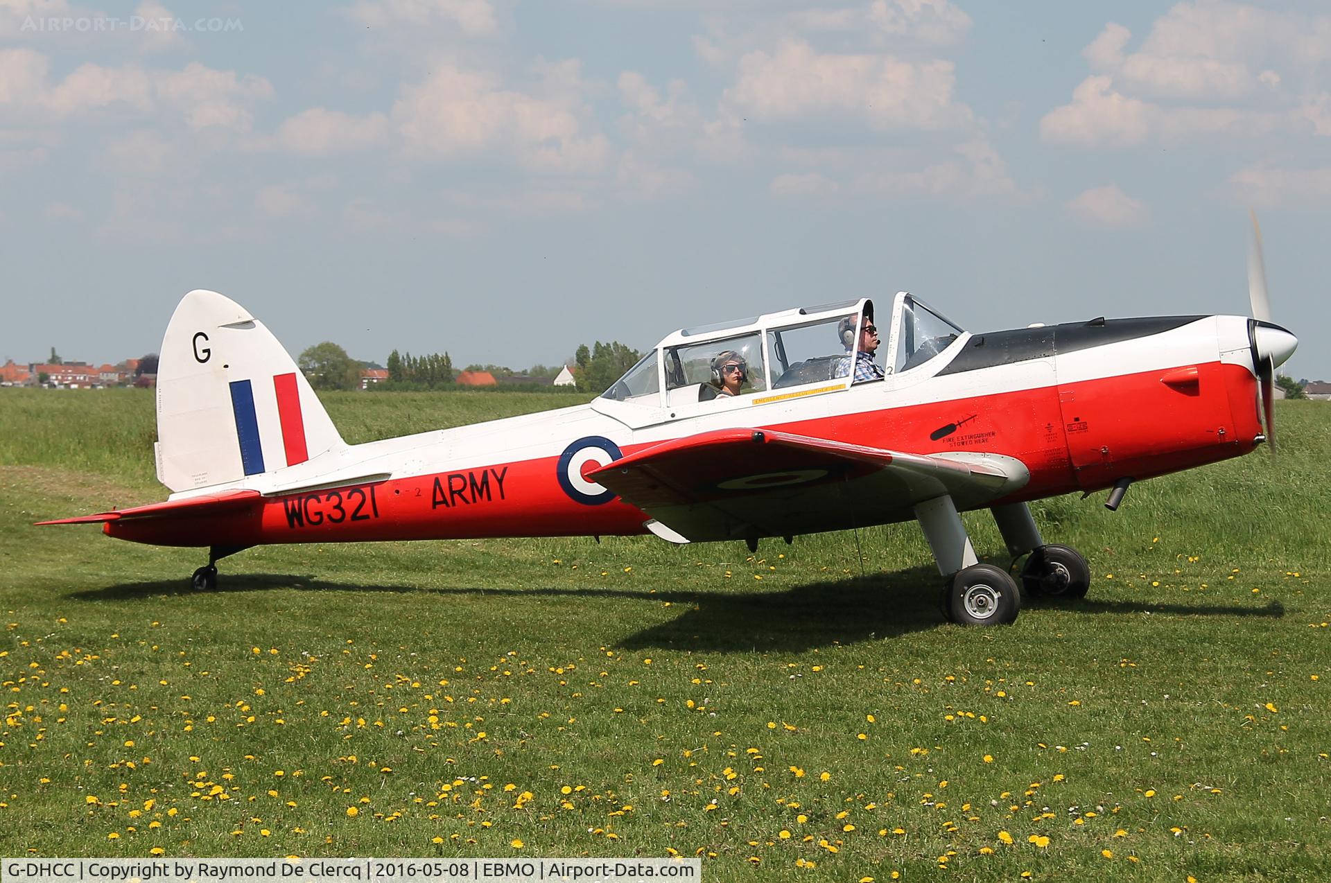 G-DHCC, 1951 De Havilland DHC-1 Chipmunk T.10 C/N C1/0393, Bronco display pilot Tony De Bruyn with the Chipmunk as participant of the precision landings at Moorsele.
